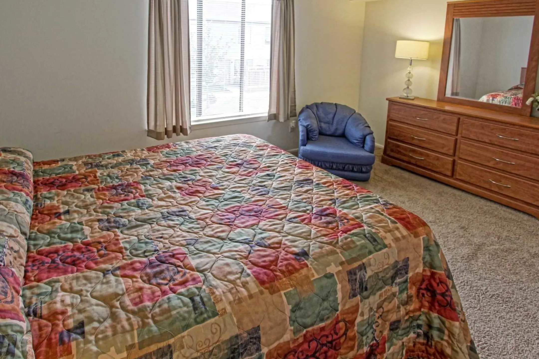 Bedroom - Pennswood Apartments & Townhomes - Harrisburg, PA