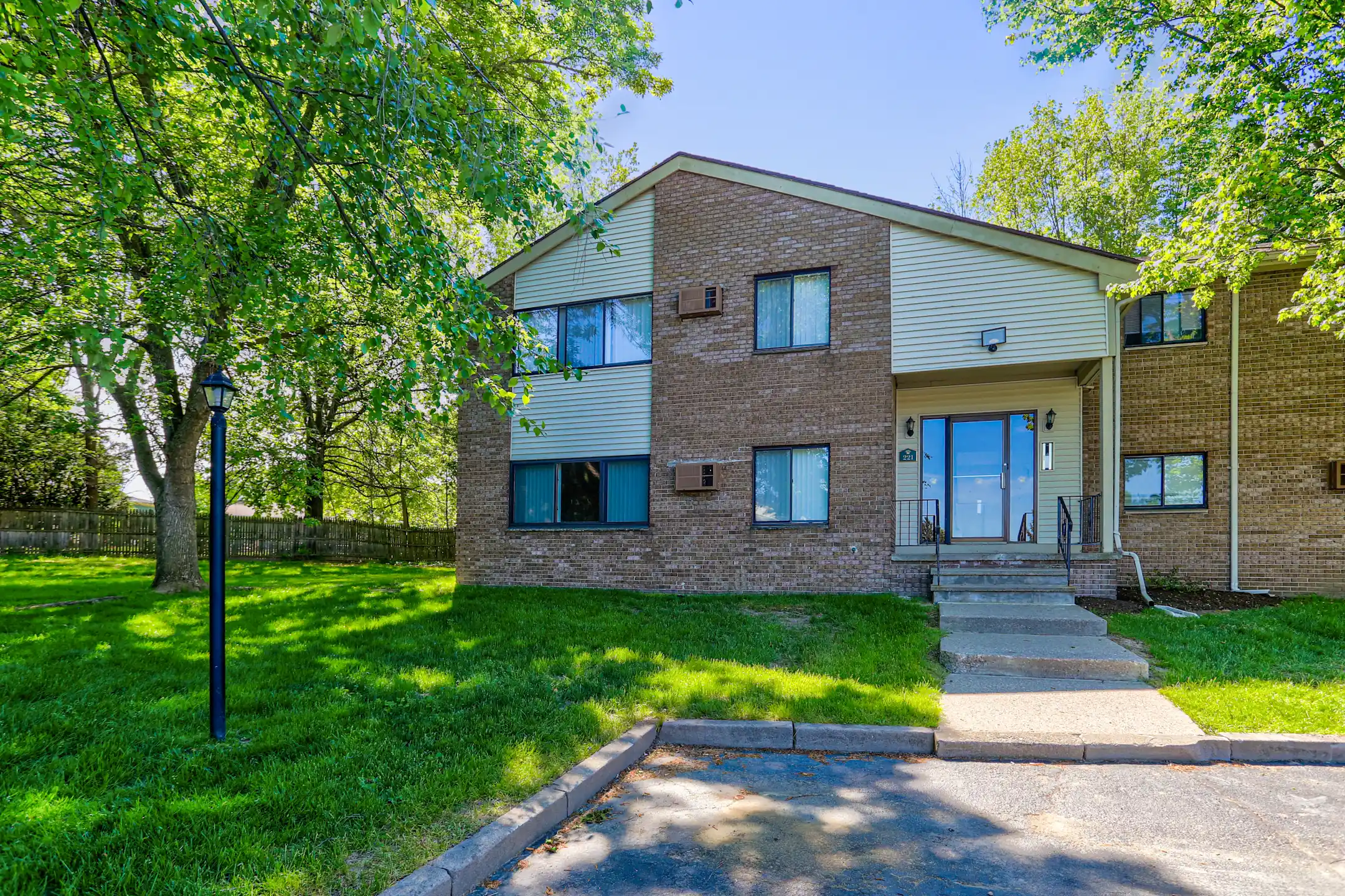 Hidden Creek Townhomes and Apartments Apartments Rochester, NY 14609