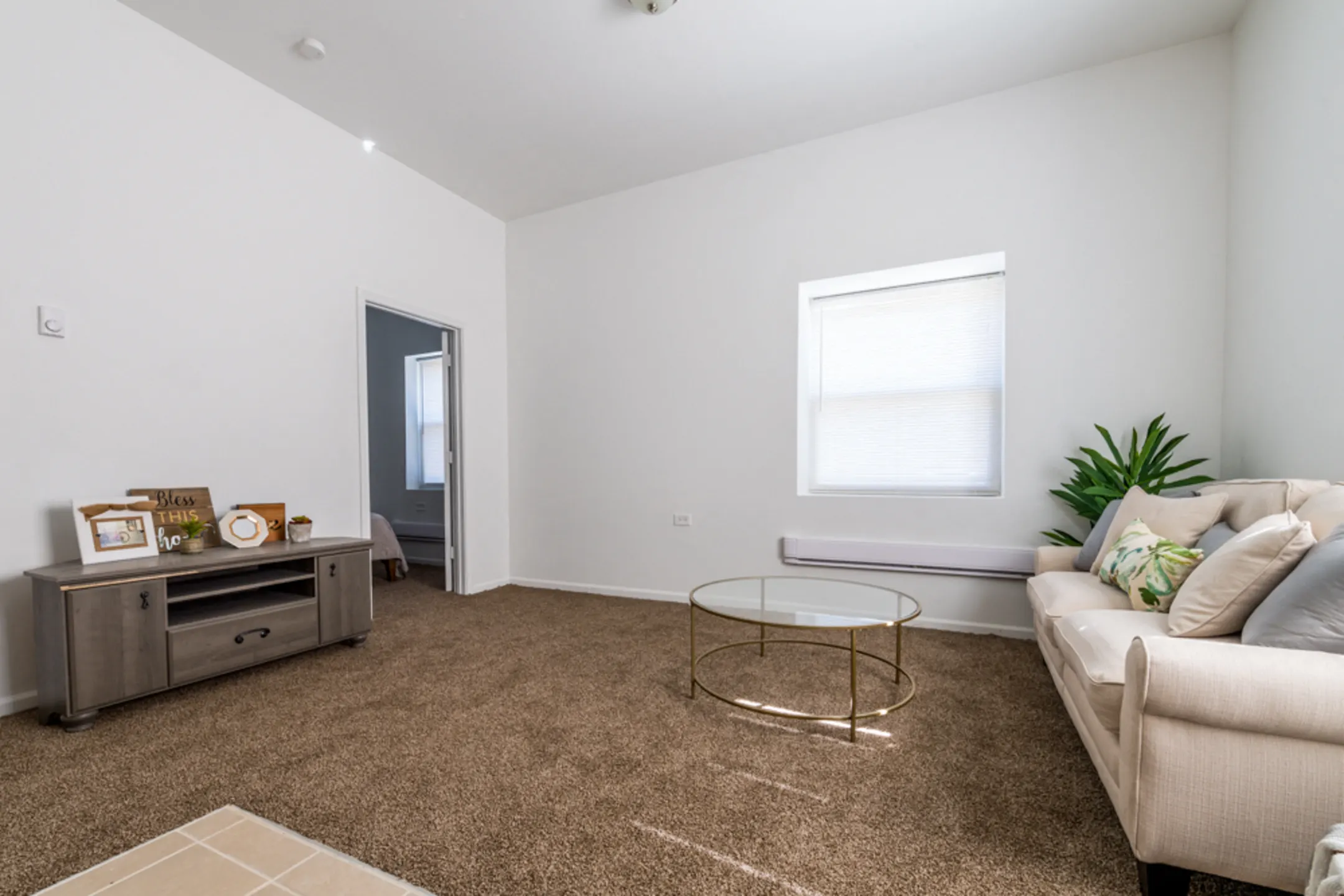 Washington Plaza Pangea Real Estate Apartments Chicago, IL 60604