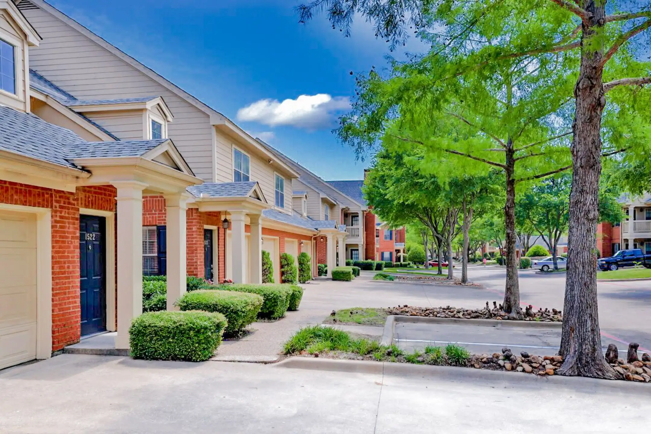 Saddlebrook Apartments Dallas, TX 75248