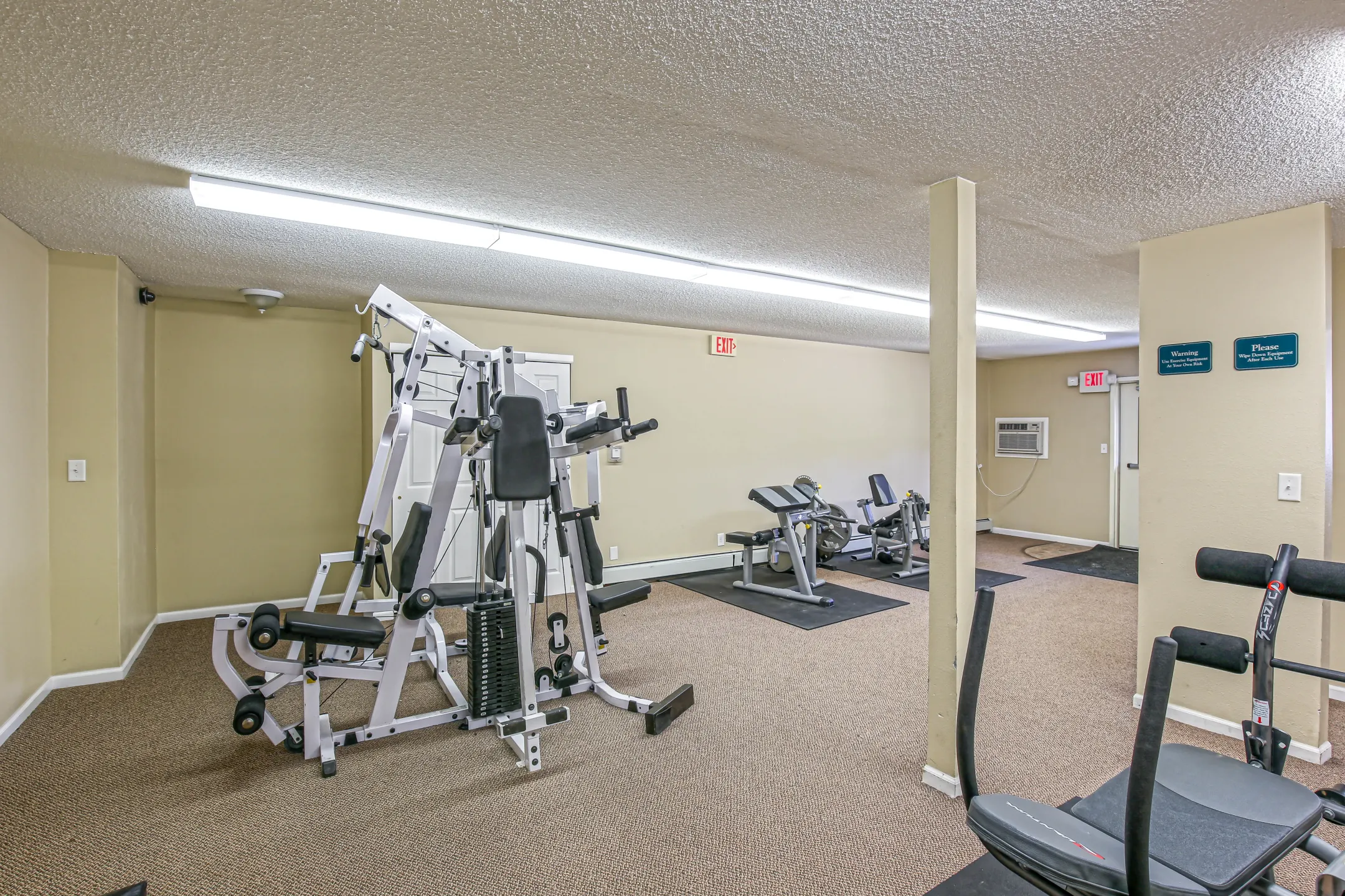 Fitness Weight Room - Oak Valley Apartments - Davenport, IA