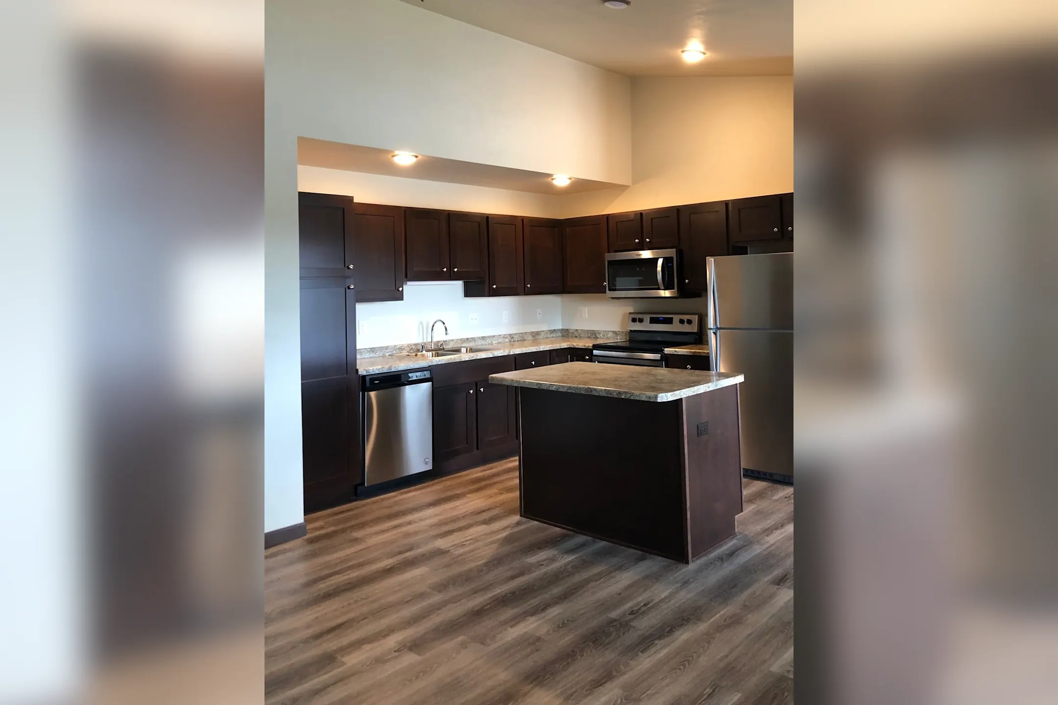 Sand Lake Apartments - De Pere, WI