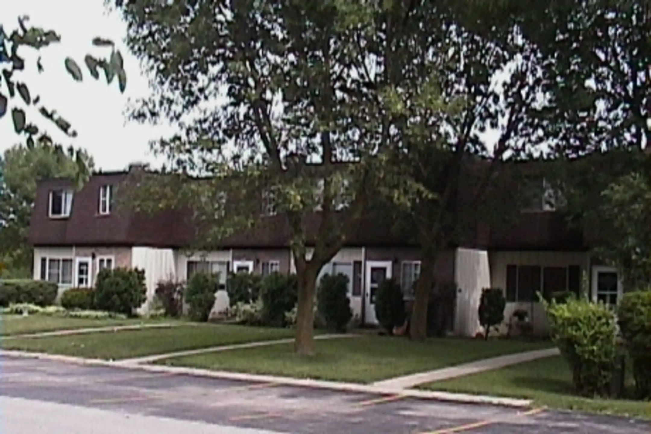 Tudor Park Apartments 100 Park Ave Morris, IL Apartments for Rent