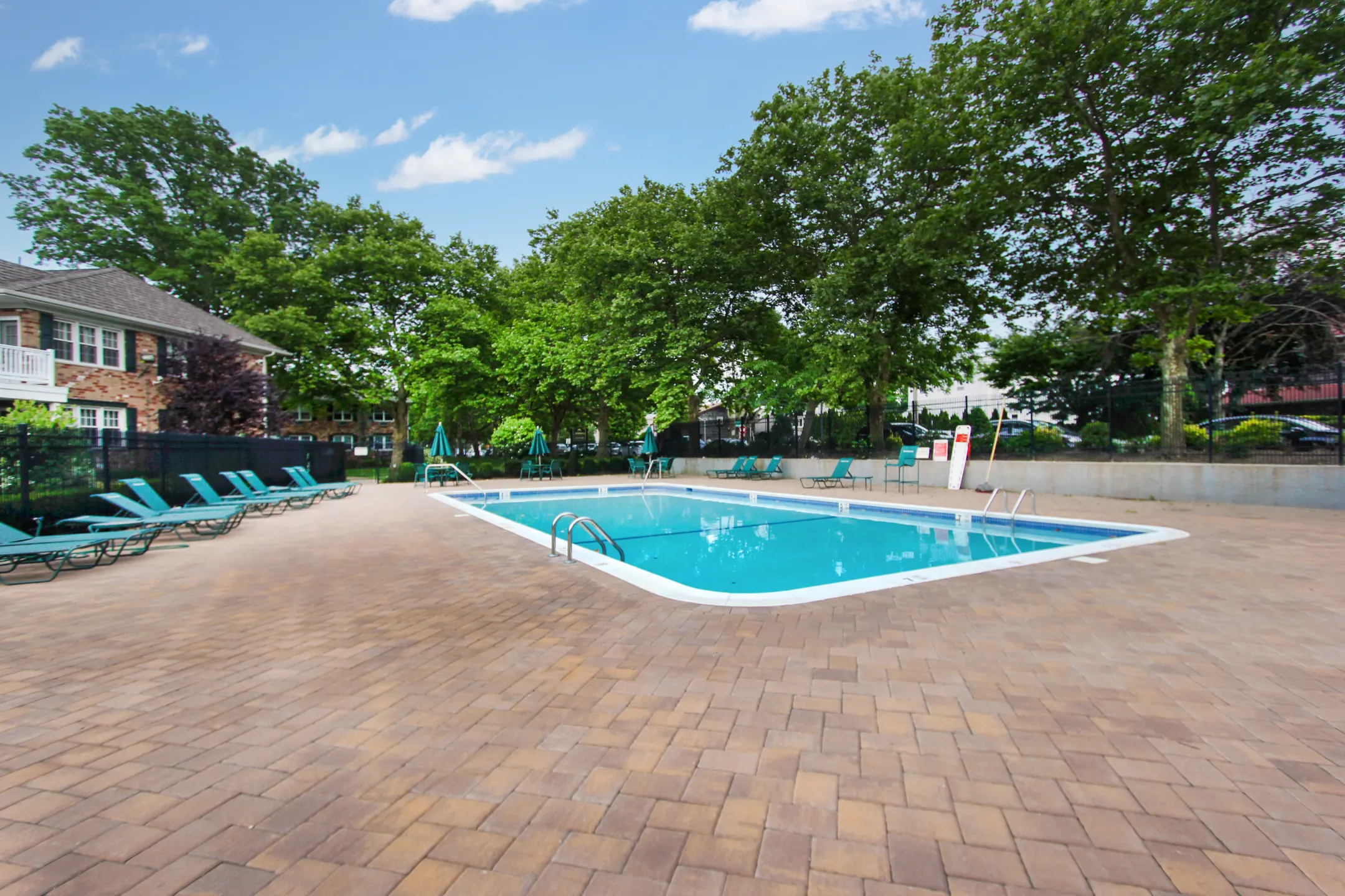 Pool - Fairfield Courtyard at Hewlett - Hewlett, NY