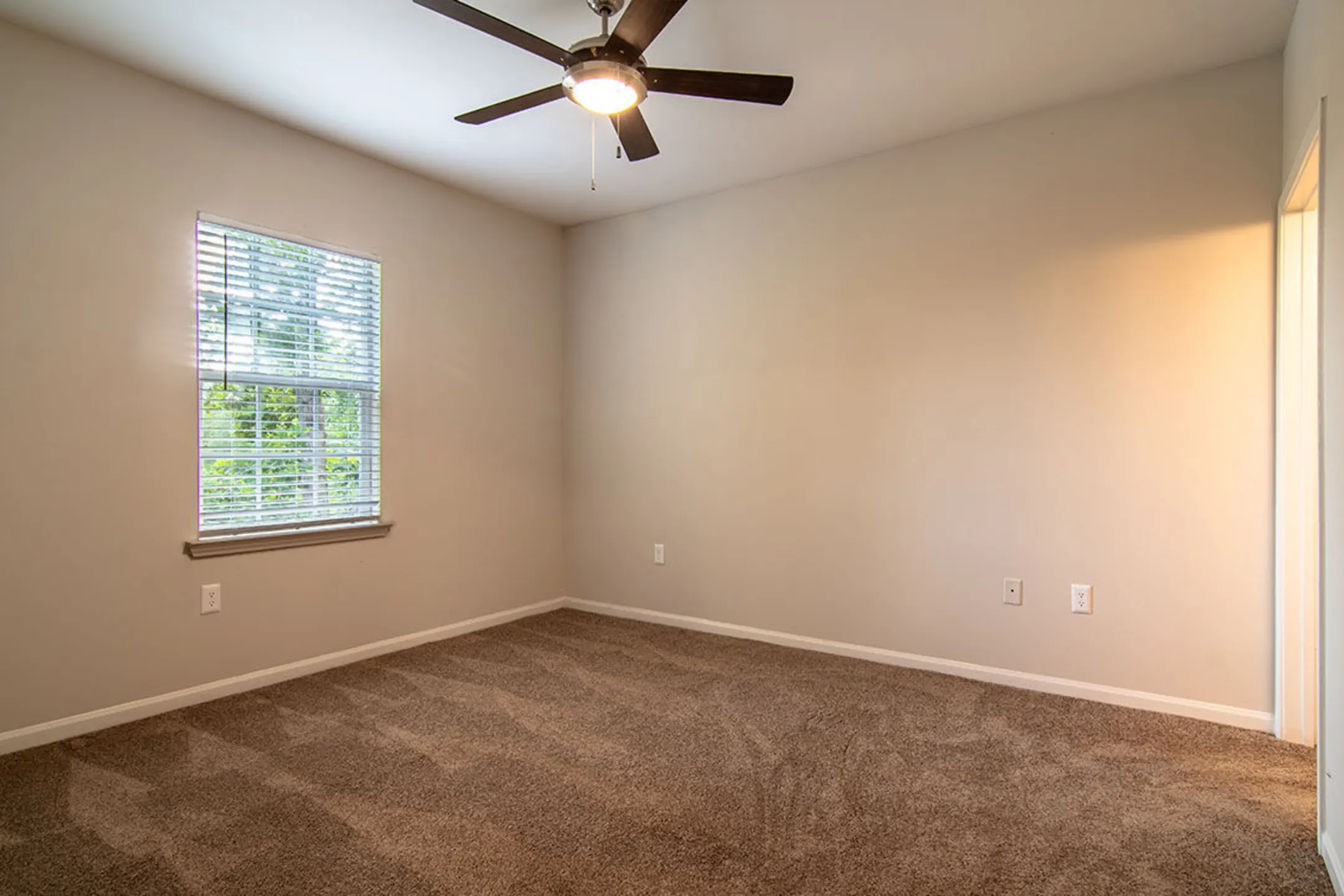 Houston Lake Apartment Community 2350 Houston Lake Rd Kathleen, GA