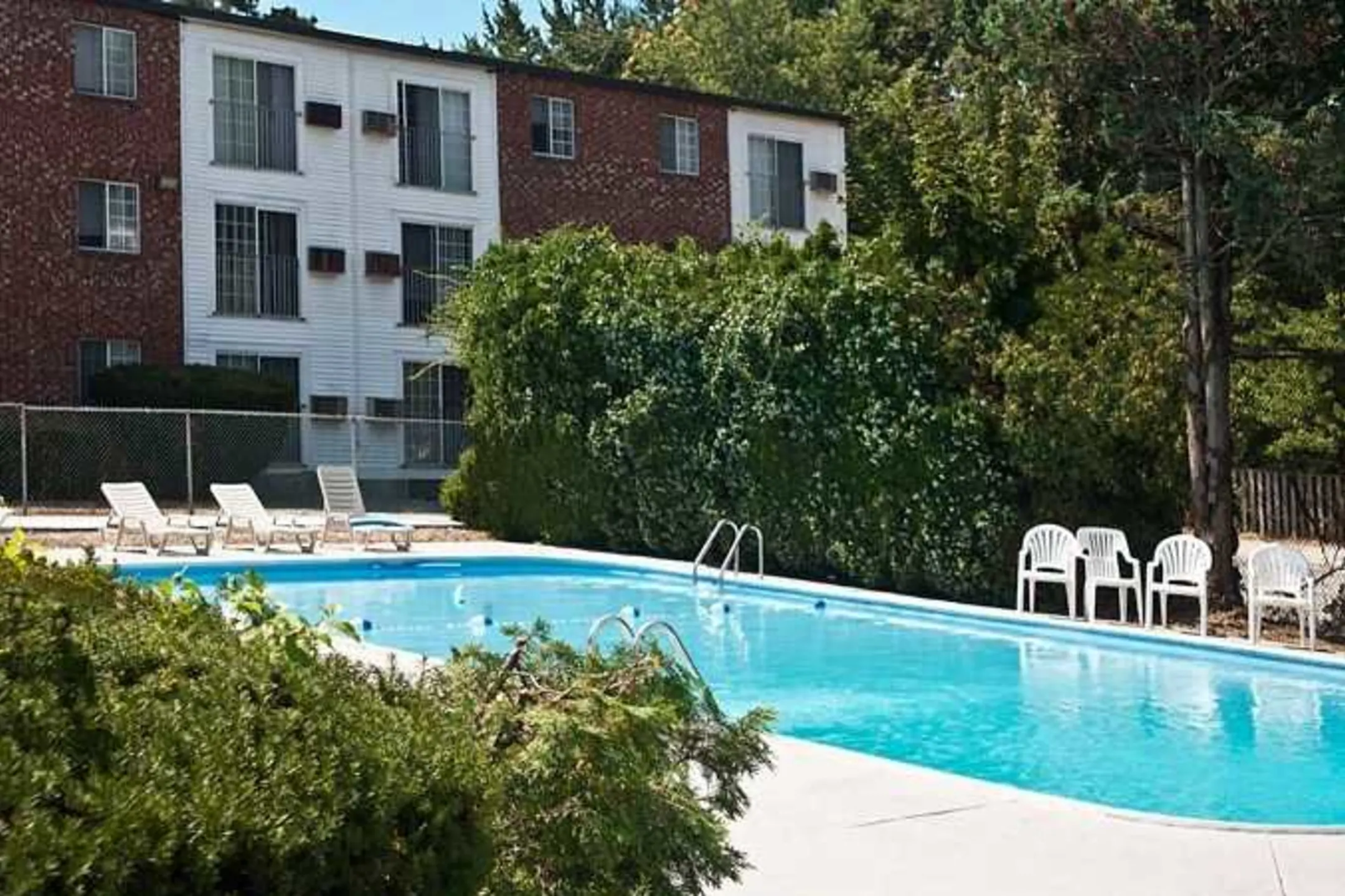 Mansion House Apartments Cranston - 101 Oaklawn Avenue | Cranston, RI ...