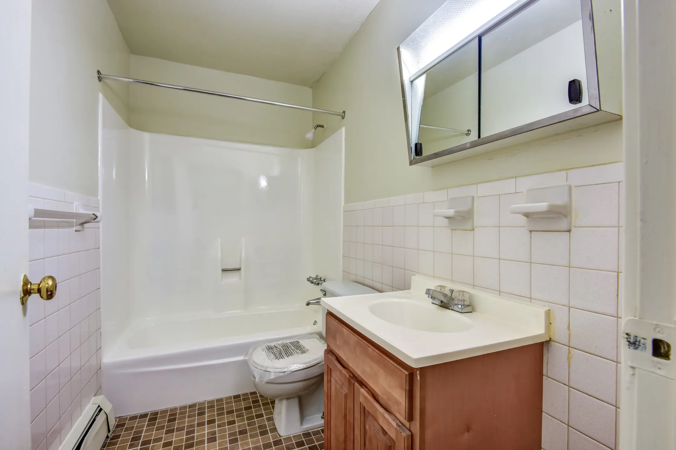 Woodbury Apartments Woodbury Circle Middletown, CT Apartments for