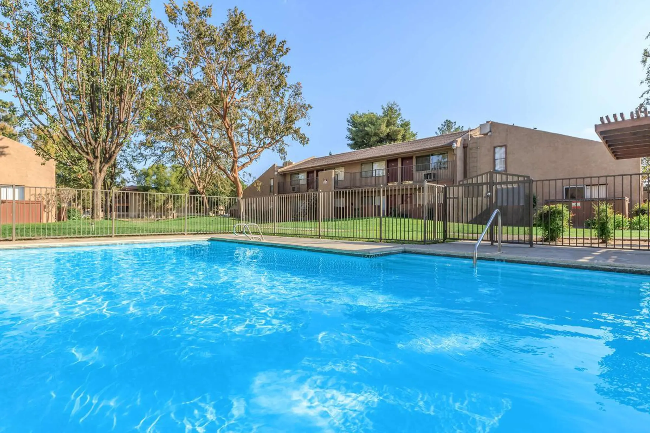 Pool - Pacific Terrace Apartments - Bakersfield, CA