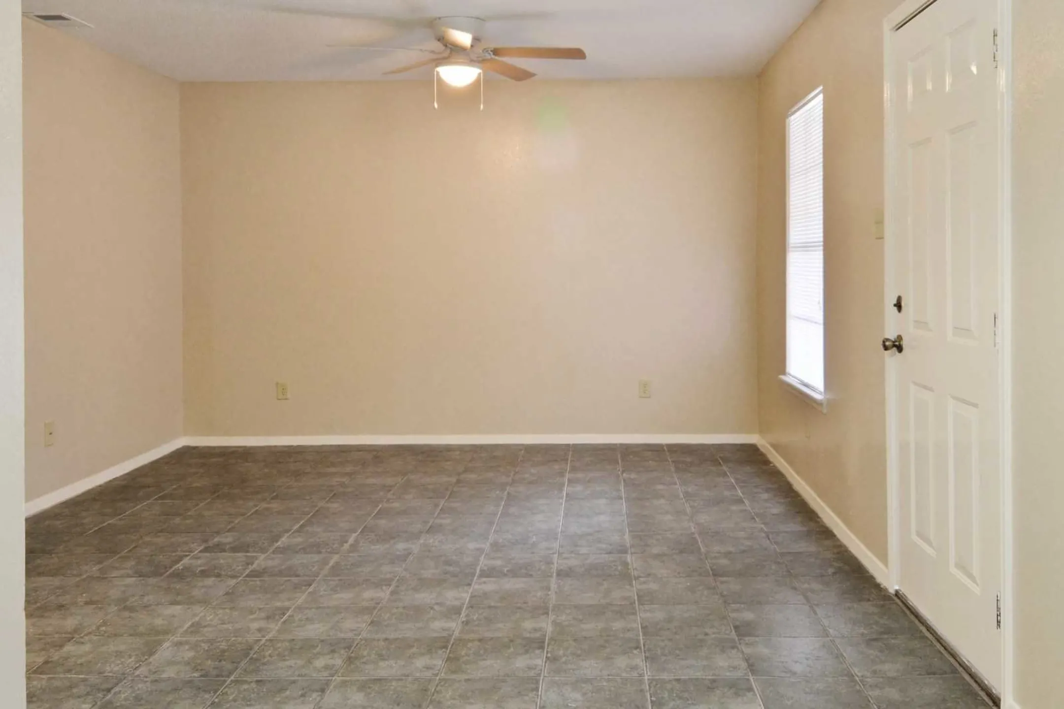 Living Room - Crossings Apartments - McAllen, TX
