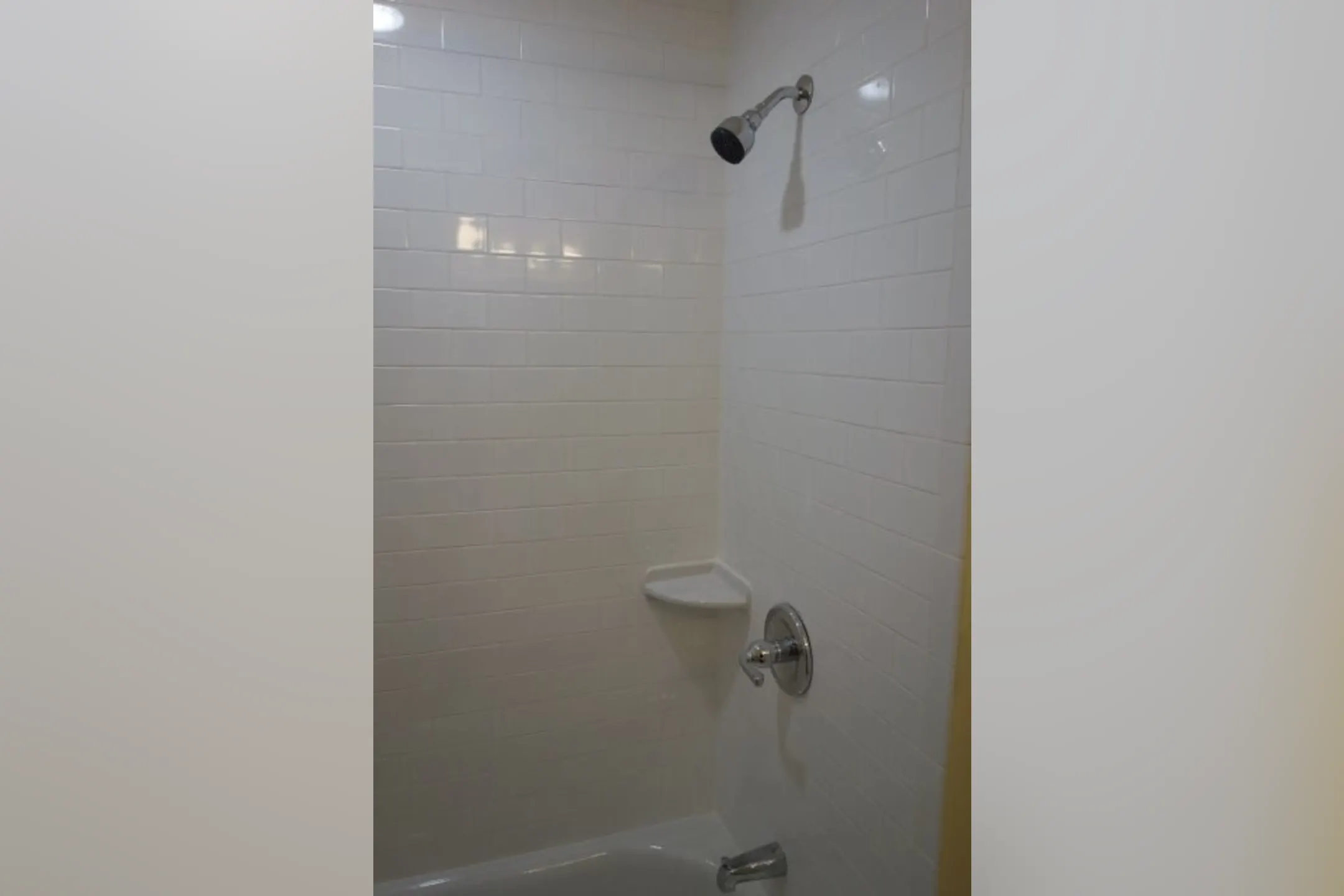 Bathroom - Ramblestone Apartments - Bloomfield, CT