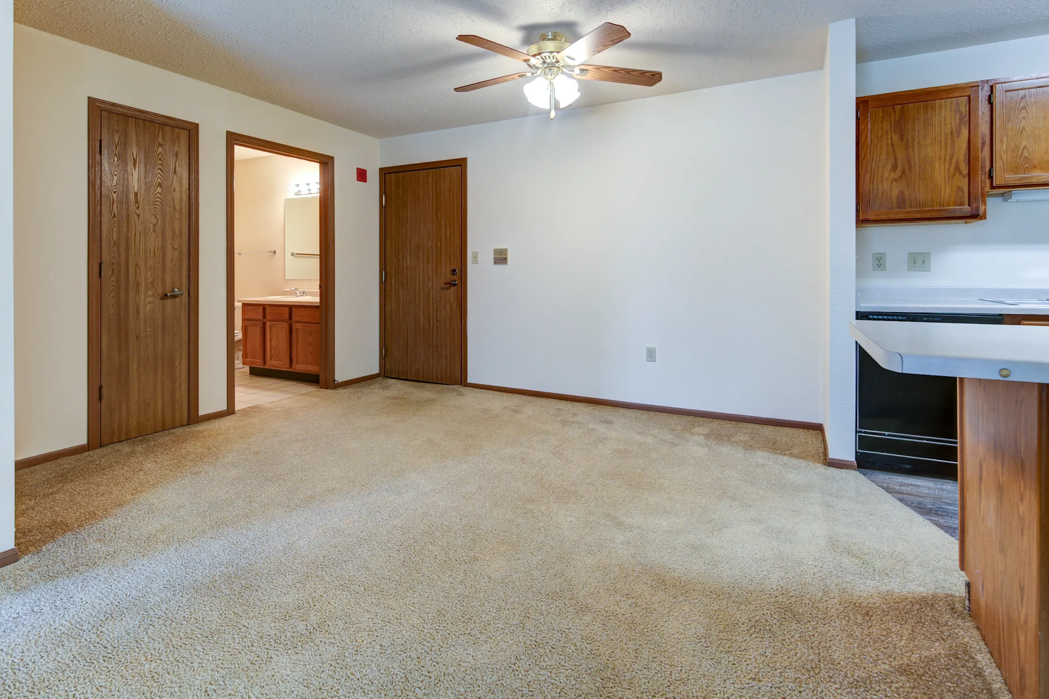 Parkside Apartments / Grace Manor Apartments Apartments Oconomowoc