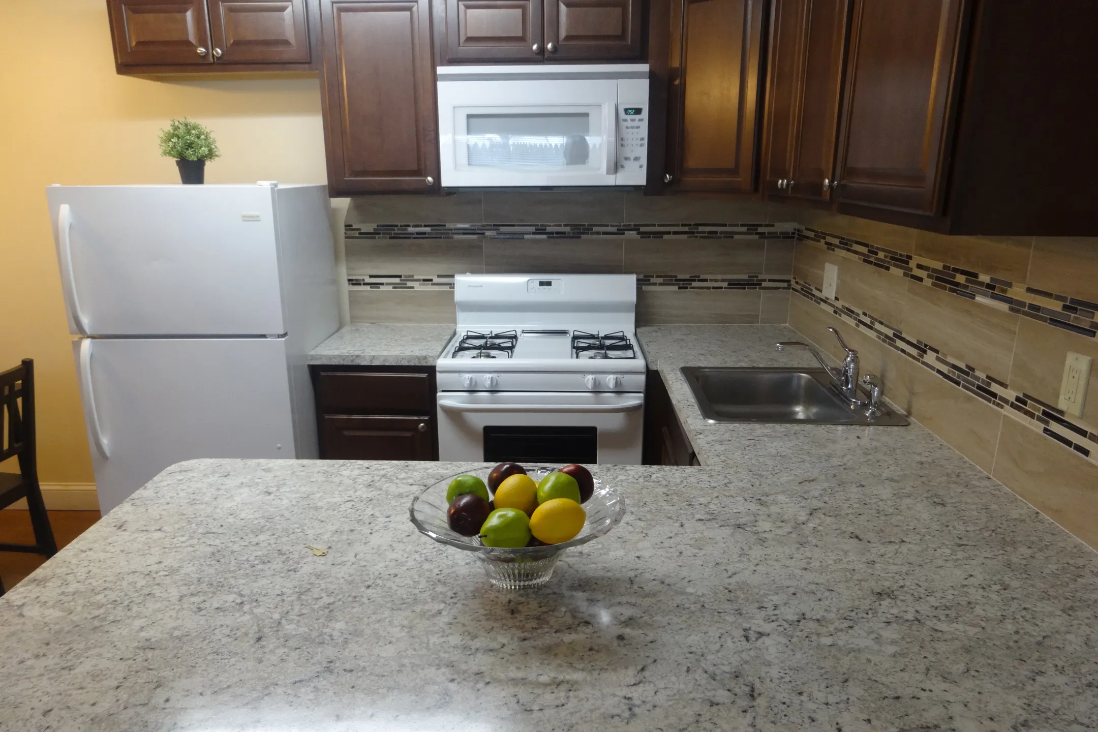 Farmington Gates Apartments Apartments New Britain, CT 06053