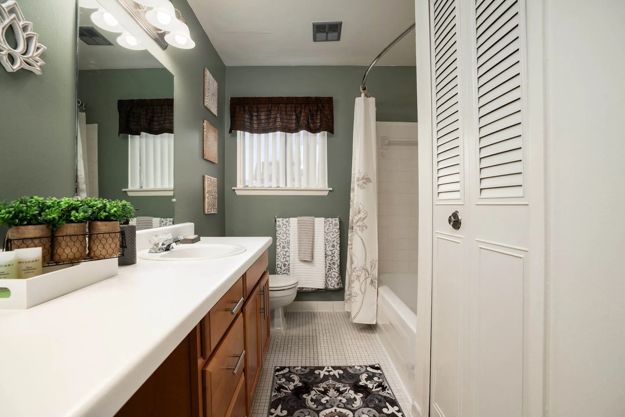 Drawbridge Apartments Harrison Township, MI 48045