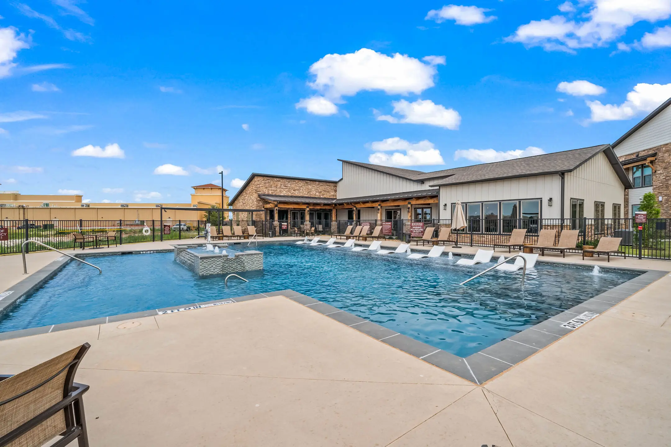 La Ventana Apartments - Lubbock, TX 79407