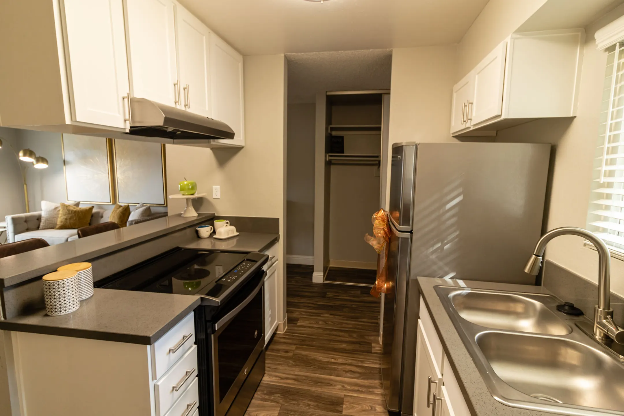 Kitchen - The Verge Apartments - Reno, NV