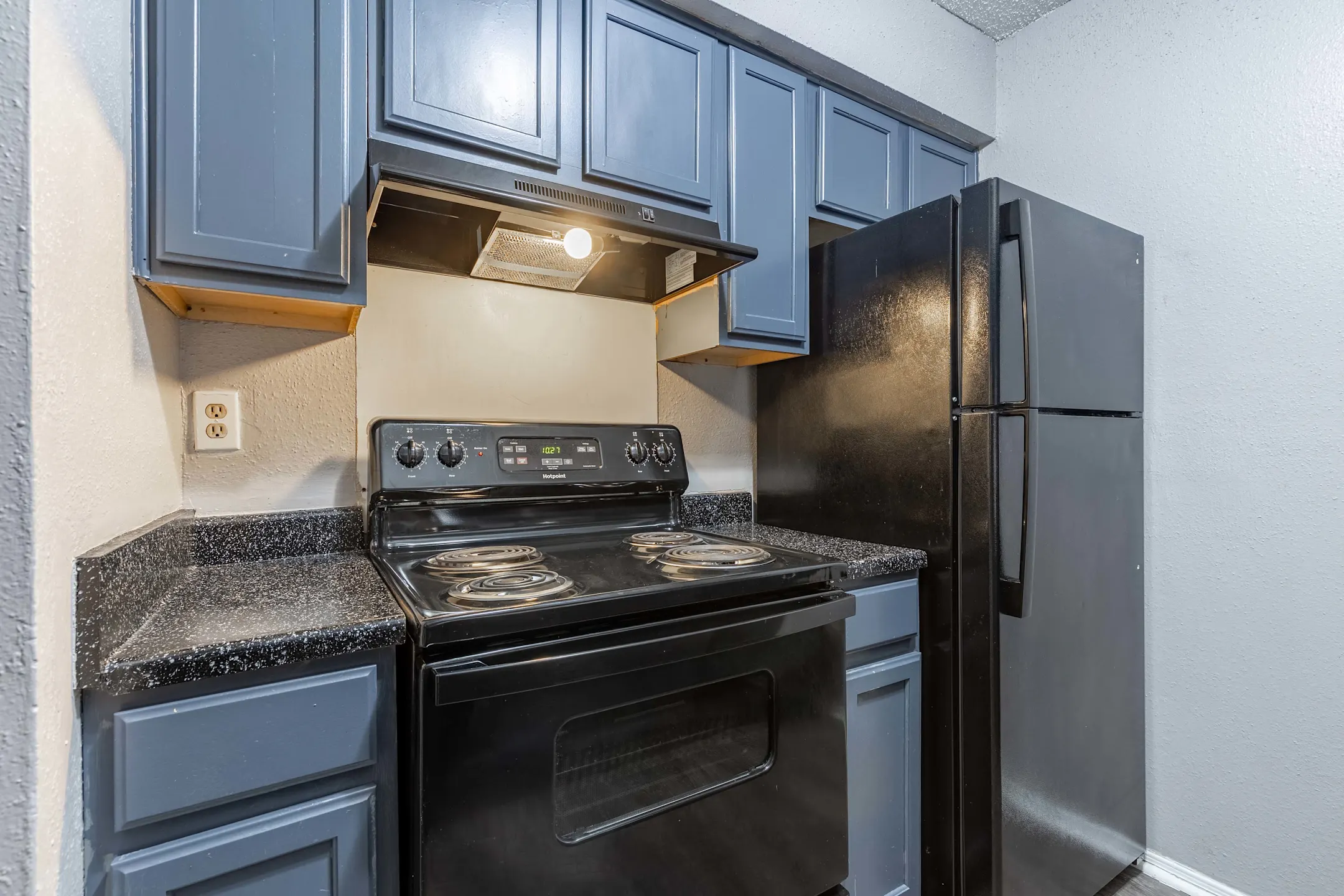 Whitney Manor Apartments Gretna, LA 70056