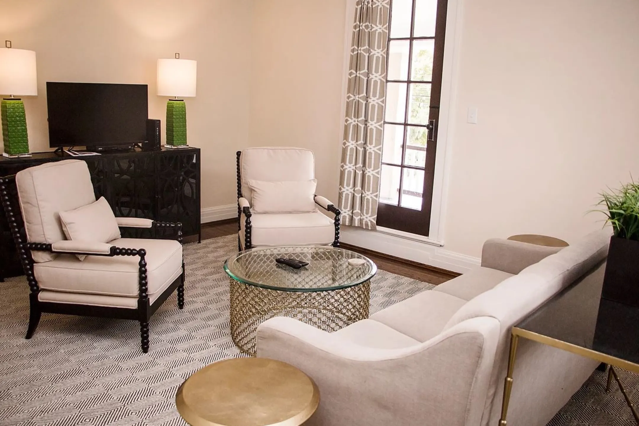 Living Room - Stewart Langley Corporate Apartments - Lynchburg, VA