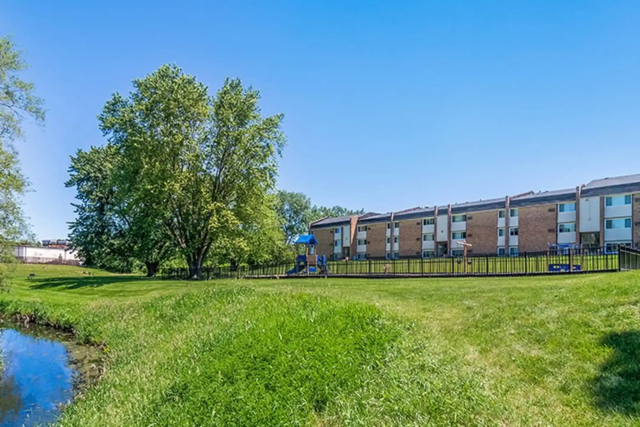 Building - Prentiss Creek at Downers Grove - Downers Grove, IL