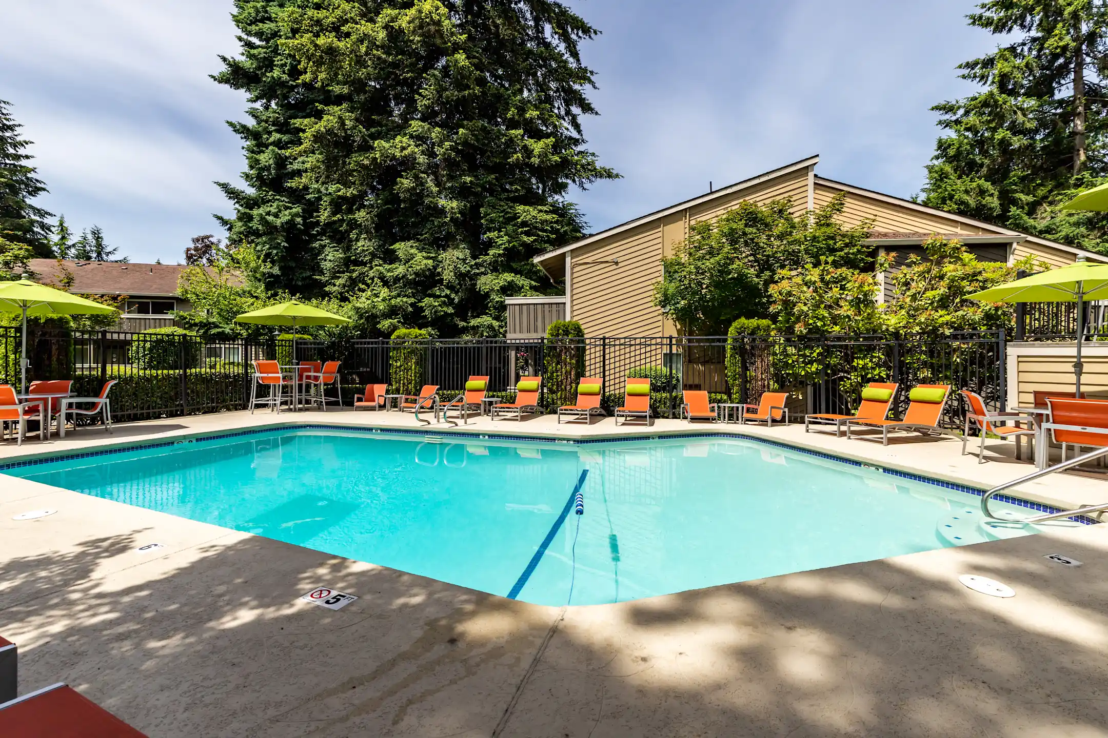 Pool - Vue Kirkland - Kirkland, WA
