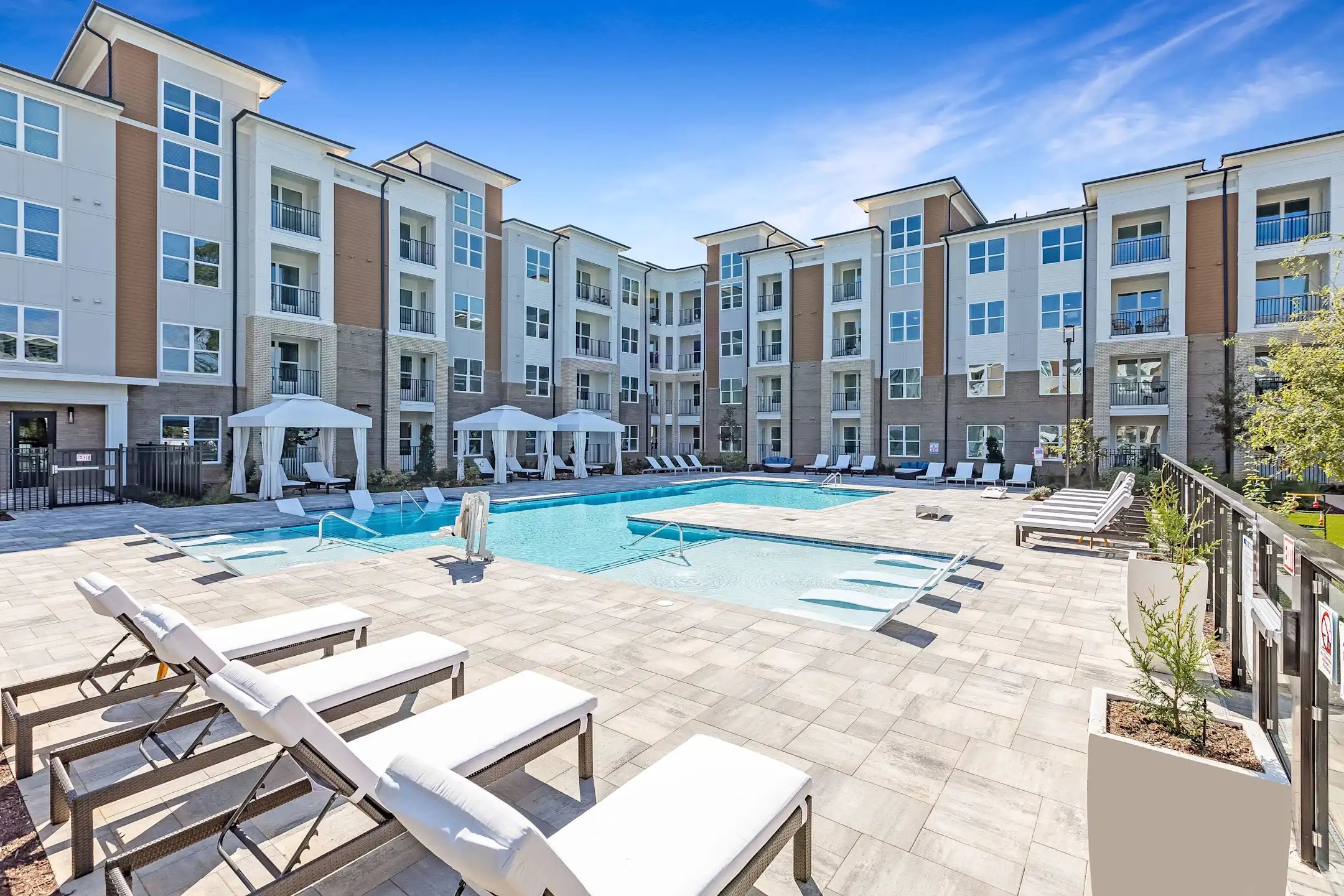 Bainbridge Cary Apartments Cary, NC 27513