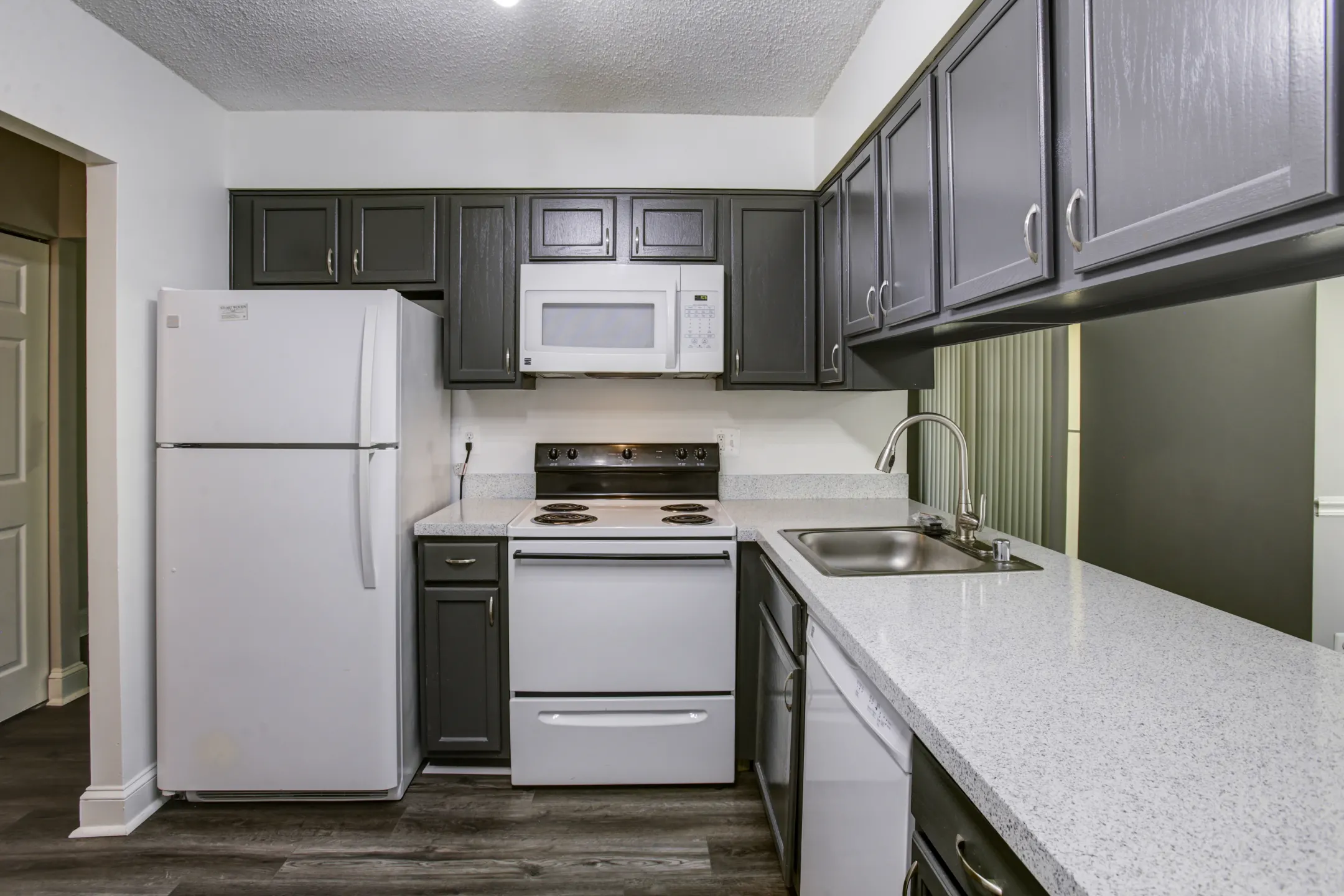 Stuart Woods Apartments Apartments Herndon, VA 20170