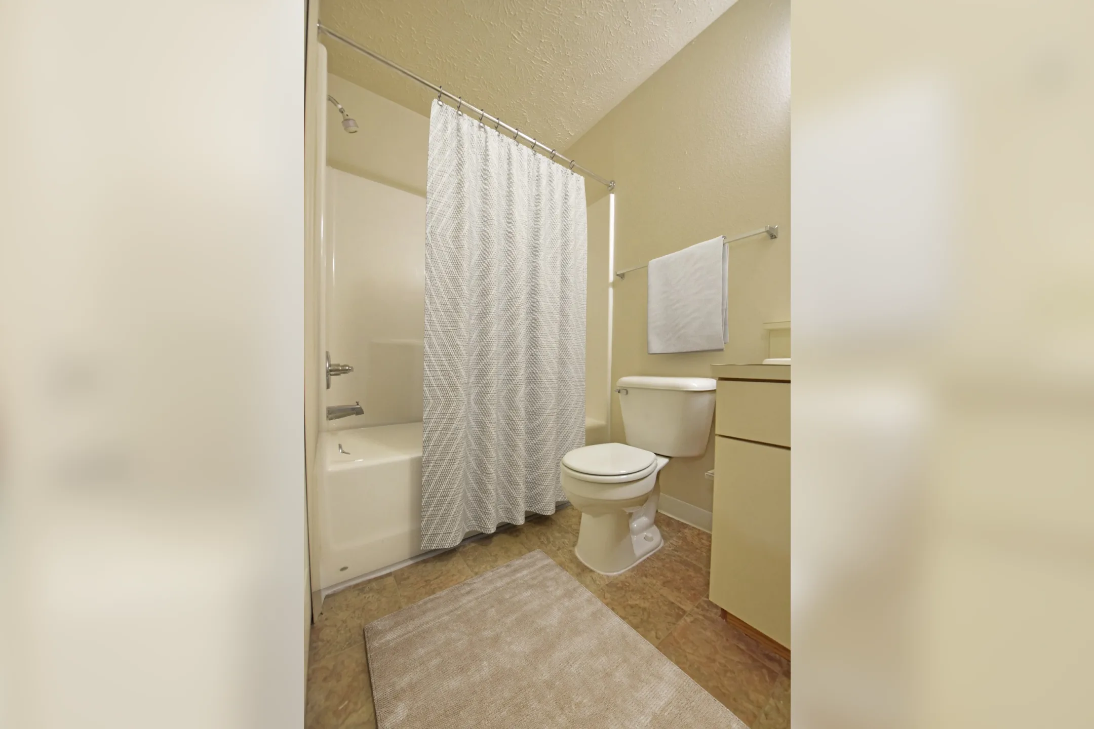 Heatherwood Apartments Grand Blanc, MI 48439