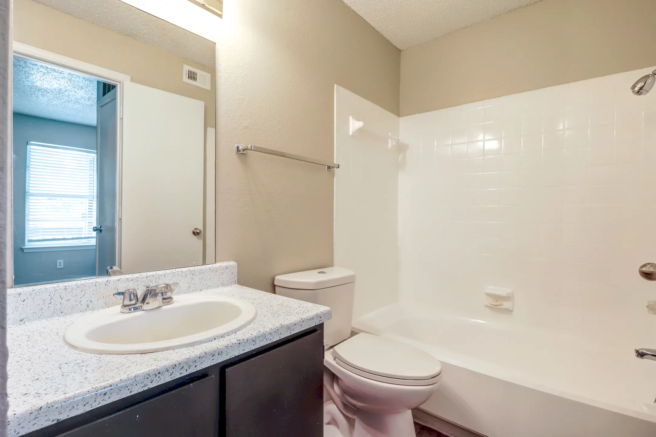 Urban Oaks 51st Apartments Tulsa, OK 74105