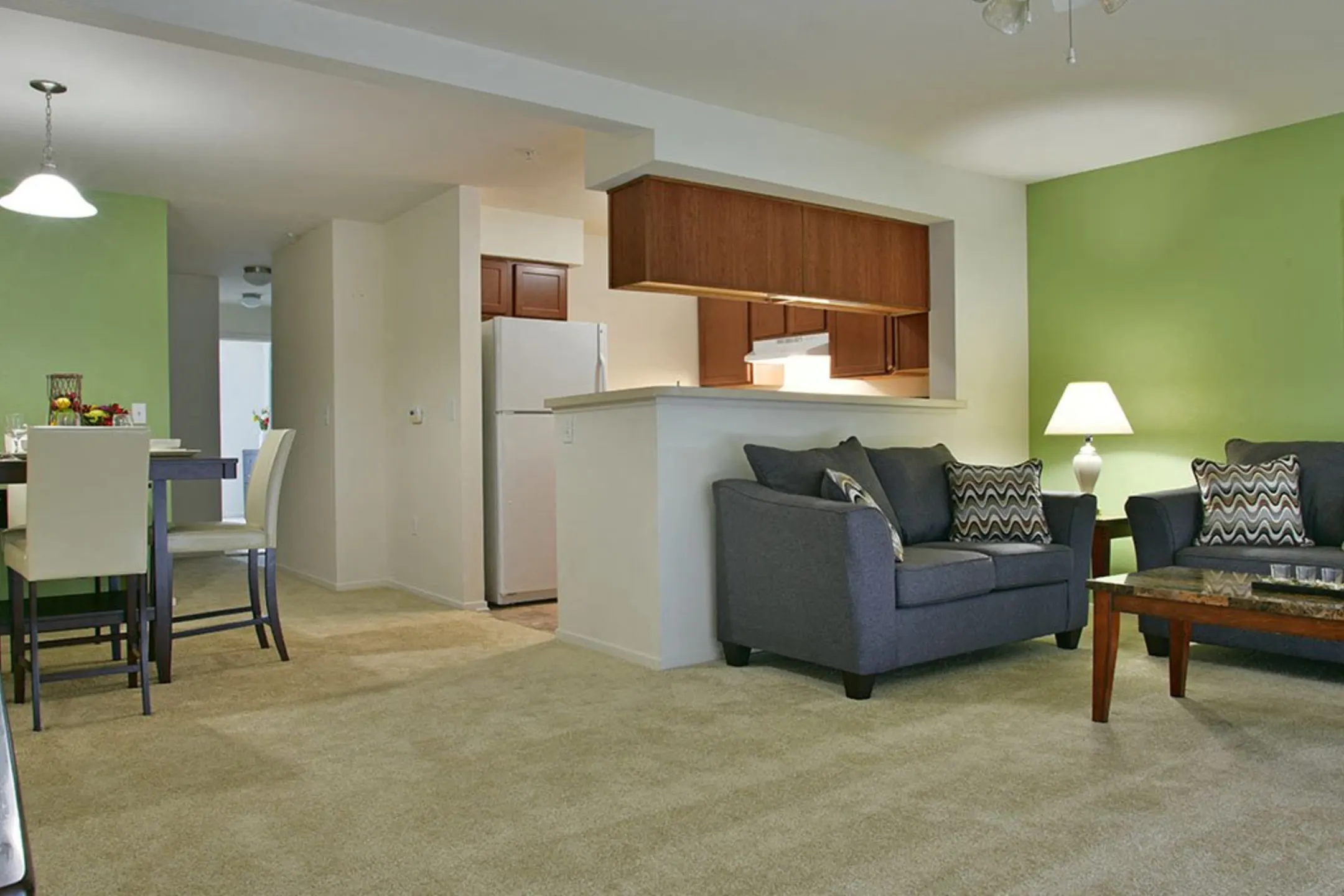 Living Room - Prairie Lakes Apartments - Peoria, IL