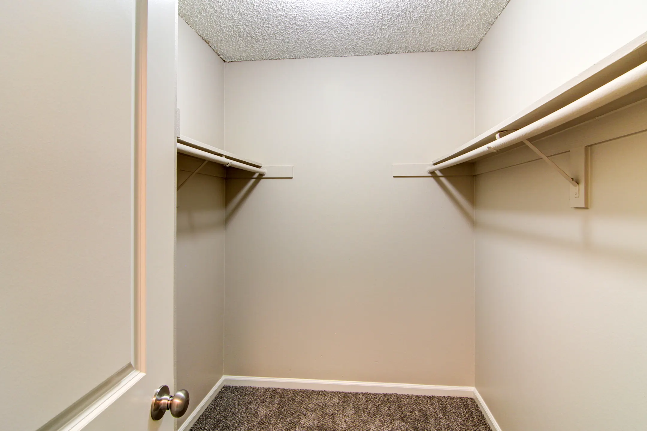 Regency Plaza Apartments - Anaheim, CA