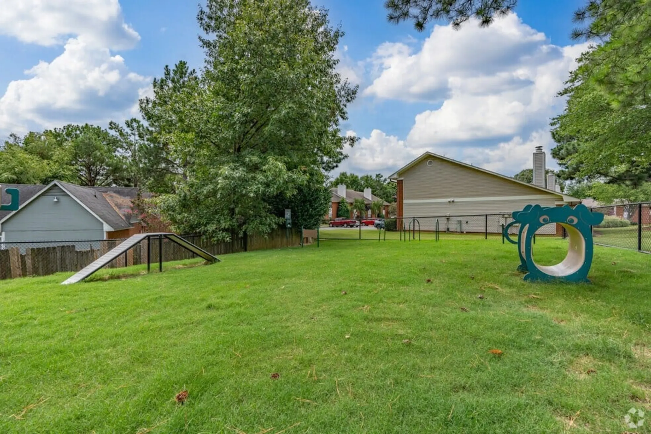 Cordova Creek Apartments Cordova, TN 38016