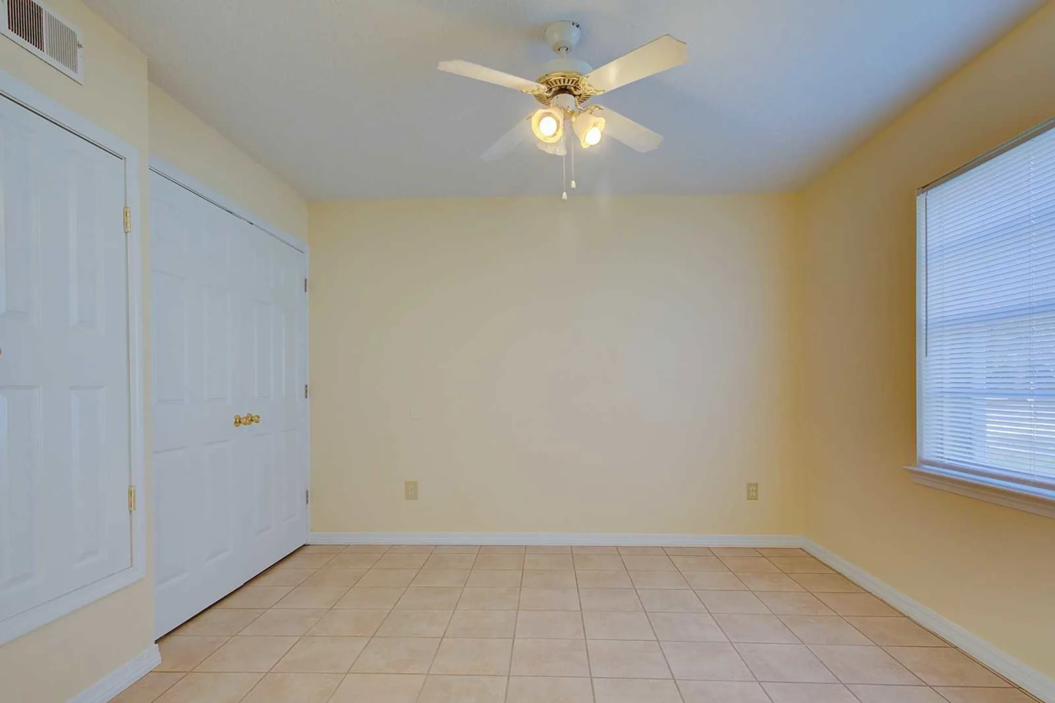 Country Club Apartments 1404 Belair Street Pascagoula, MS