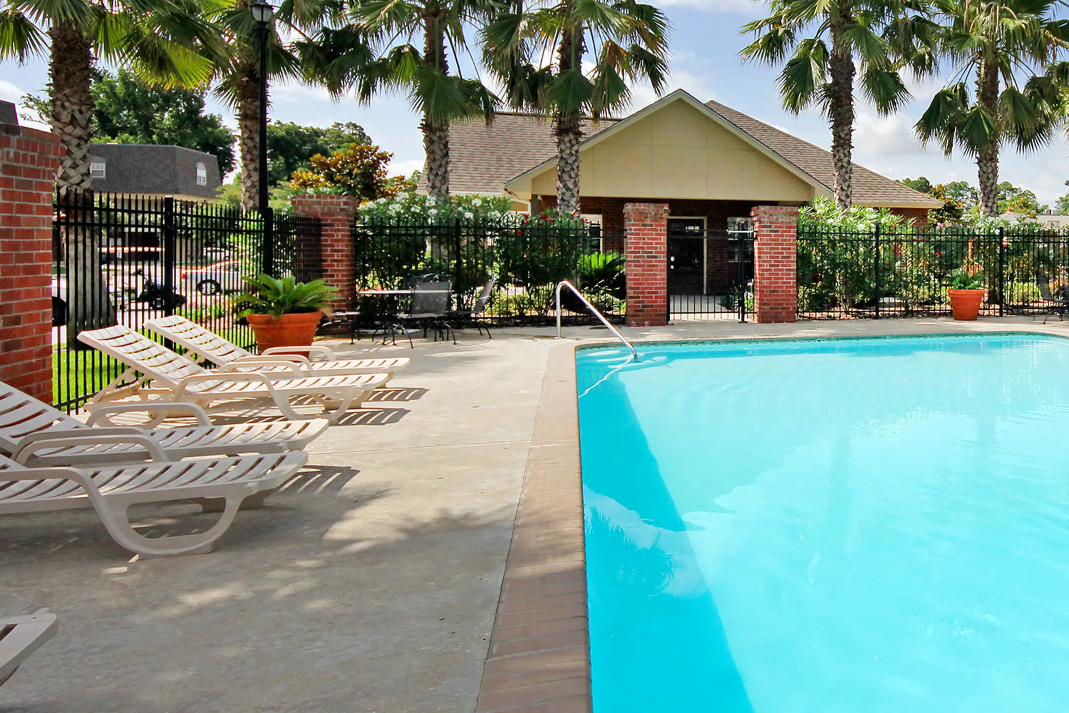 Bridgeway Apartments and Townhomes 411 Dulles Dr Lafayette, LA