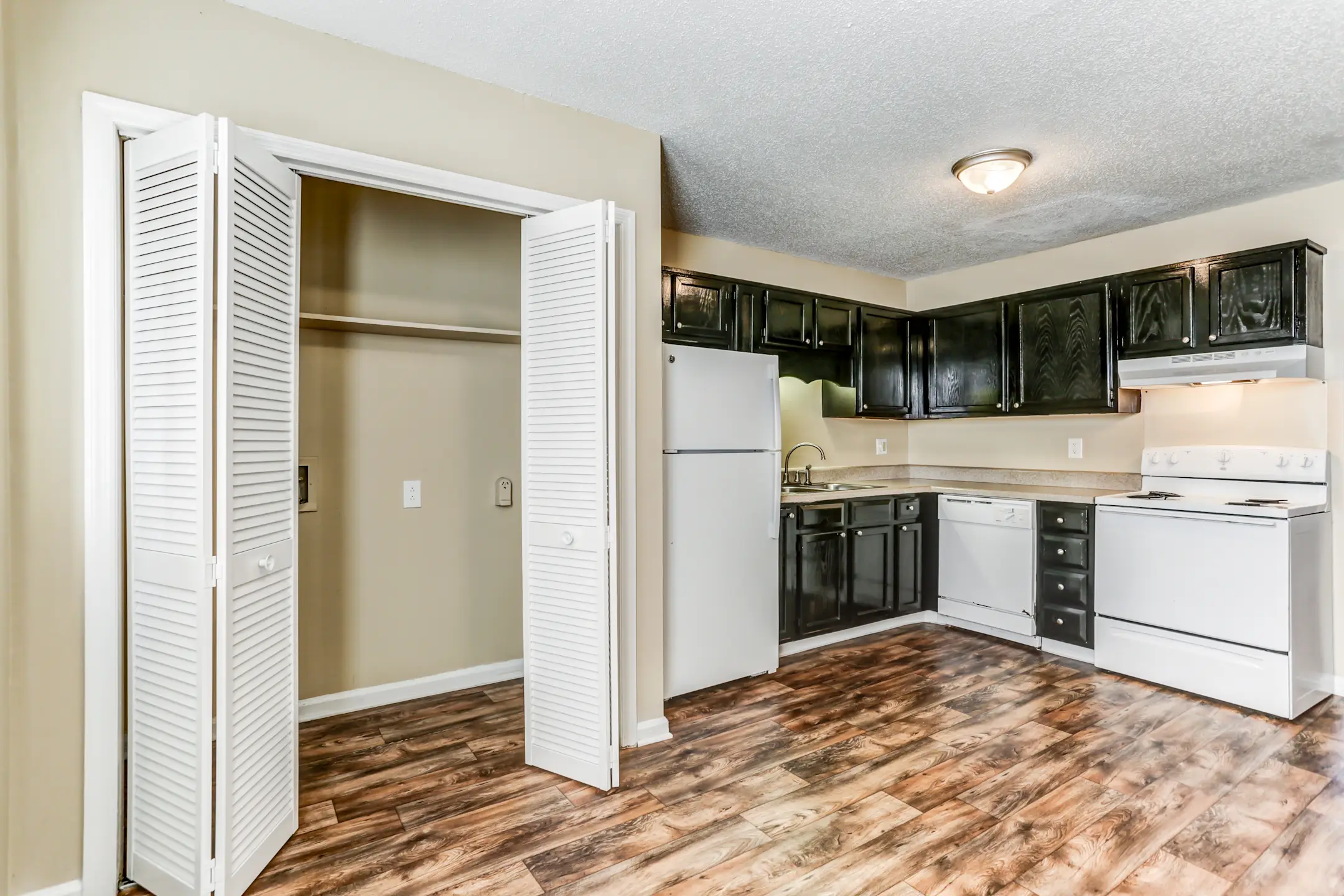 Lexington Village Apartments Clarksville, TN 37042