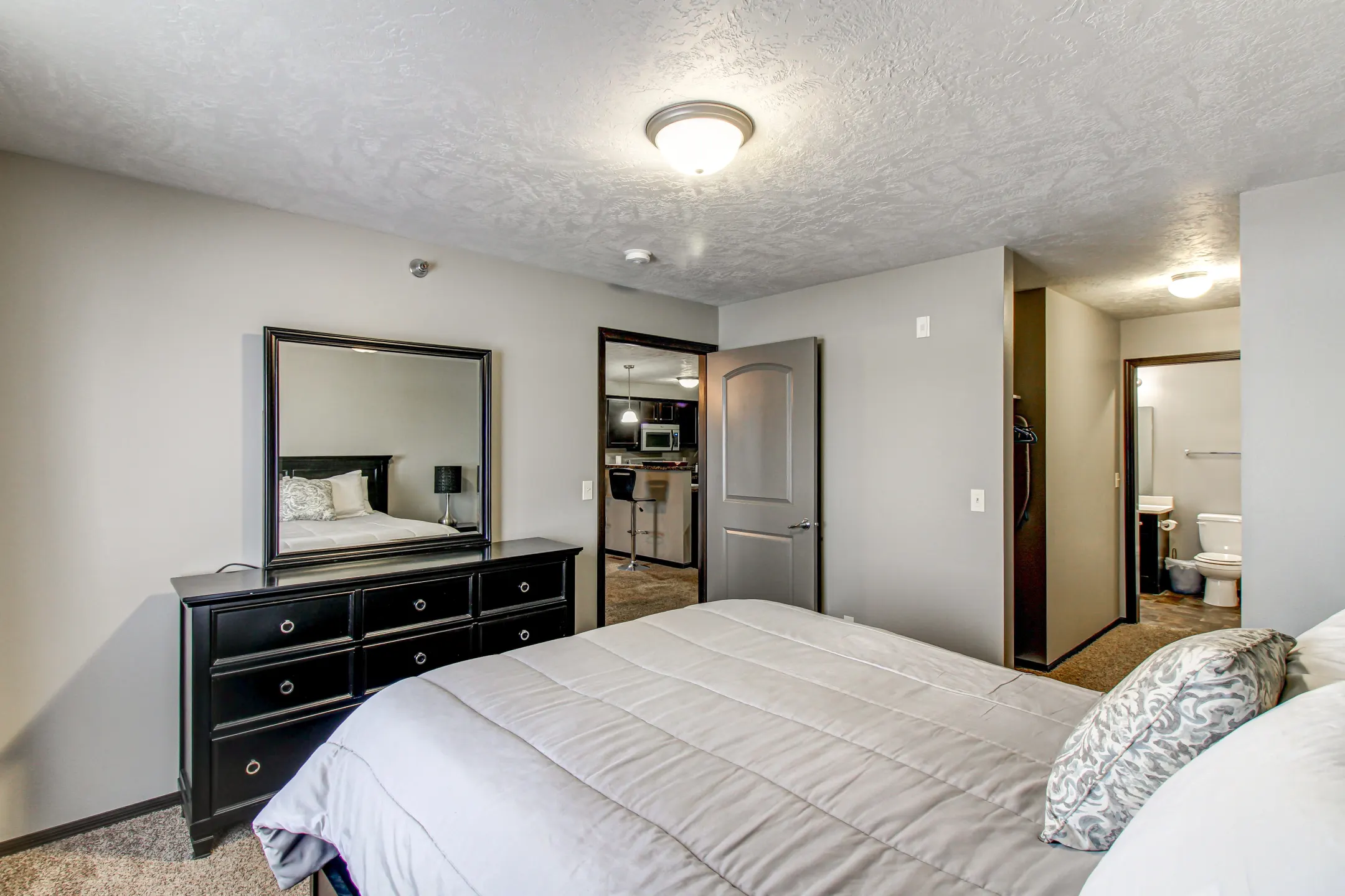 Bedroom - THE VILLAGE AT THREE FOUNTAINS - Sioux Falls, SD