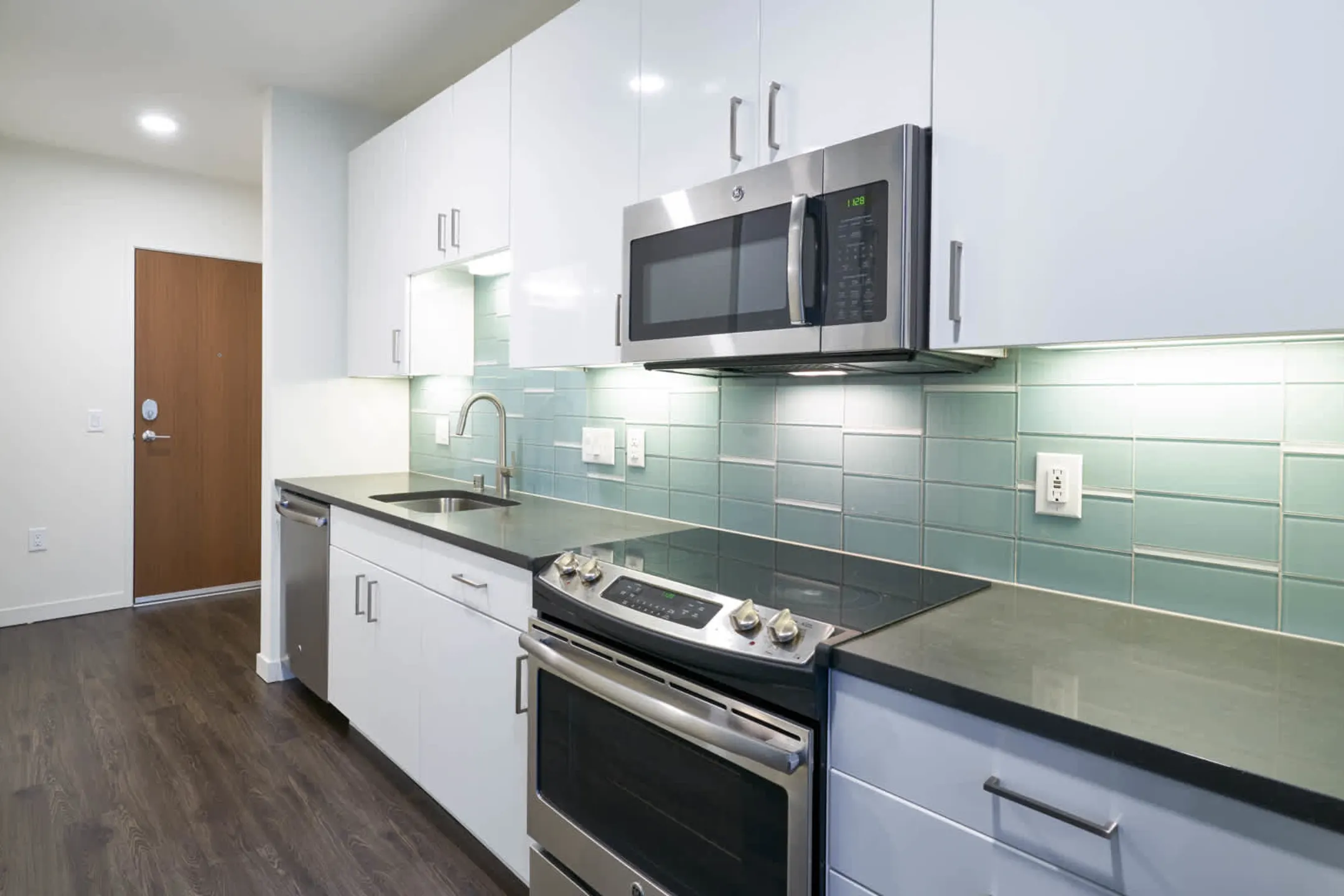 Cascade Apartments 221 Minor Ave N Seattle, WA Apartments for Rent