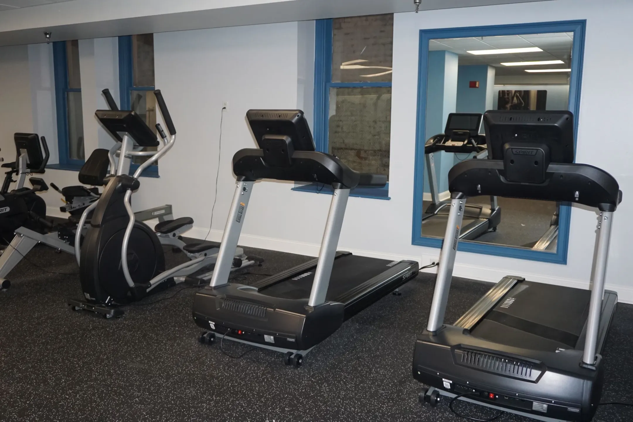 Fitness Weight Room - Pembroke Square - Memphis, TN
