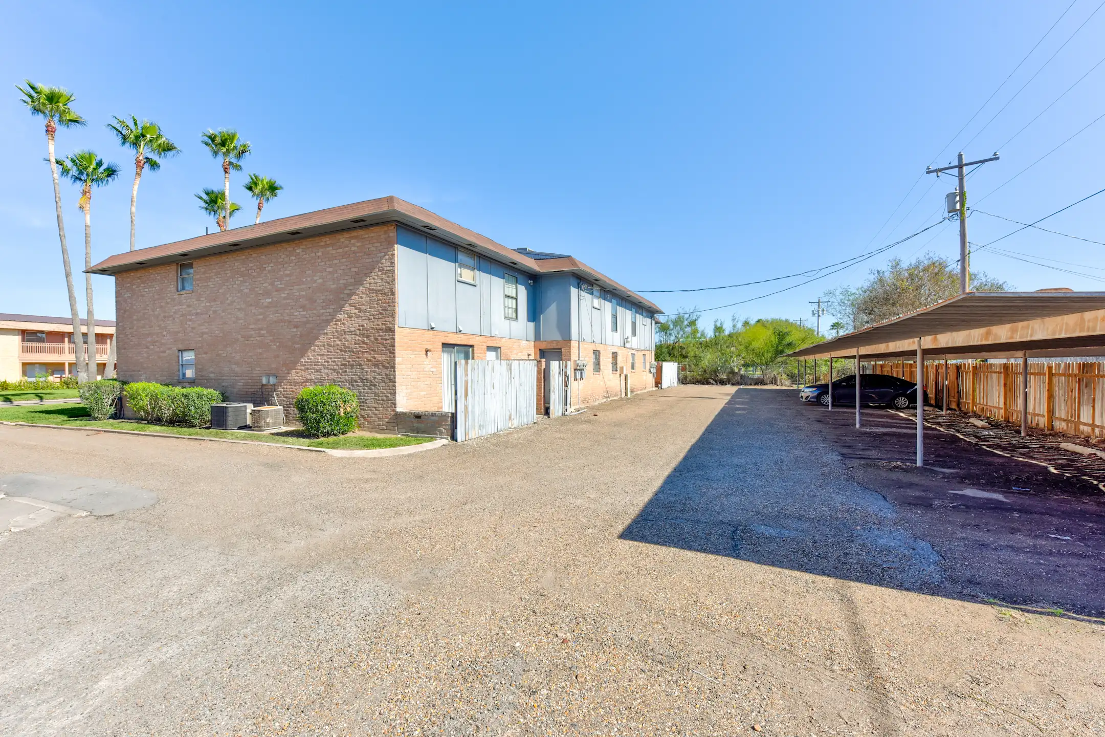 Building - McIntyre Apartments - Edinburg, TX