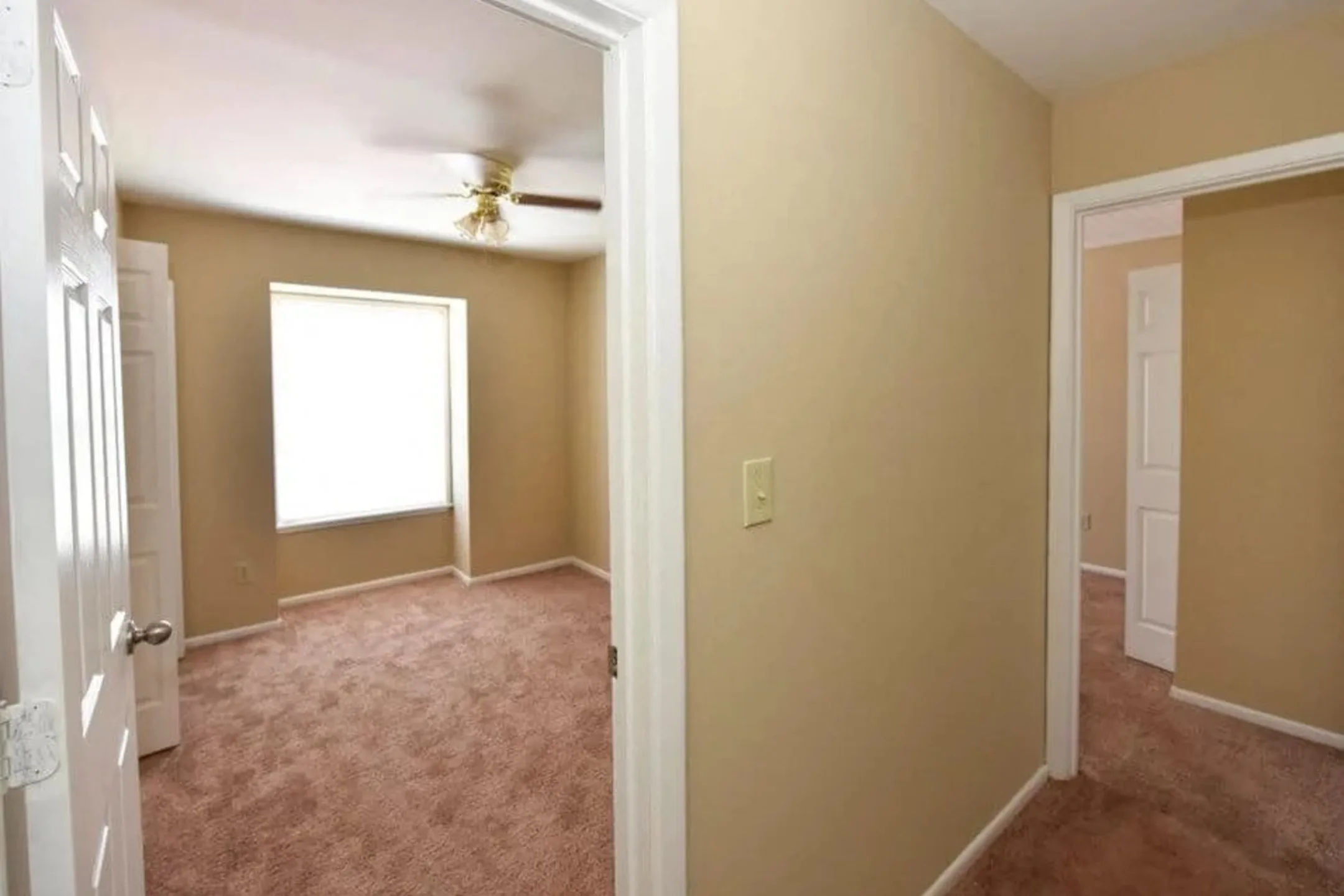 Pavilion Lakes Apartments Evansville, IN 47715