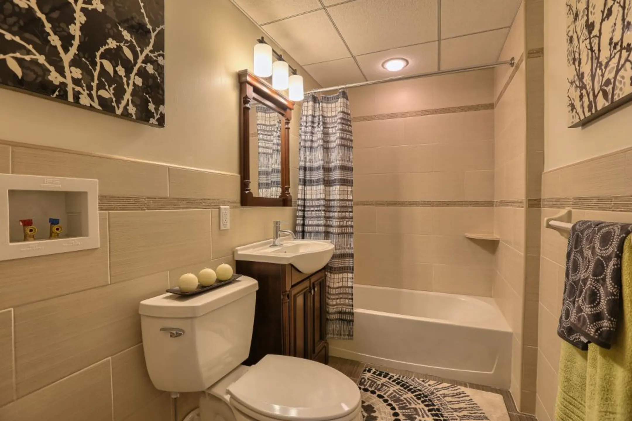 Bathroom - Executive House - Harrisburg, PA