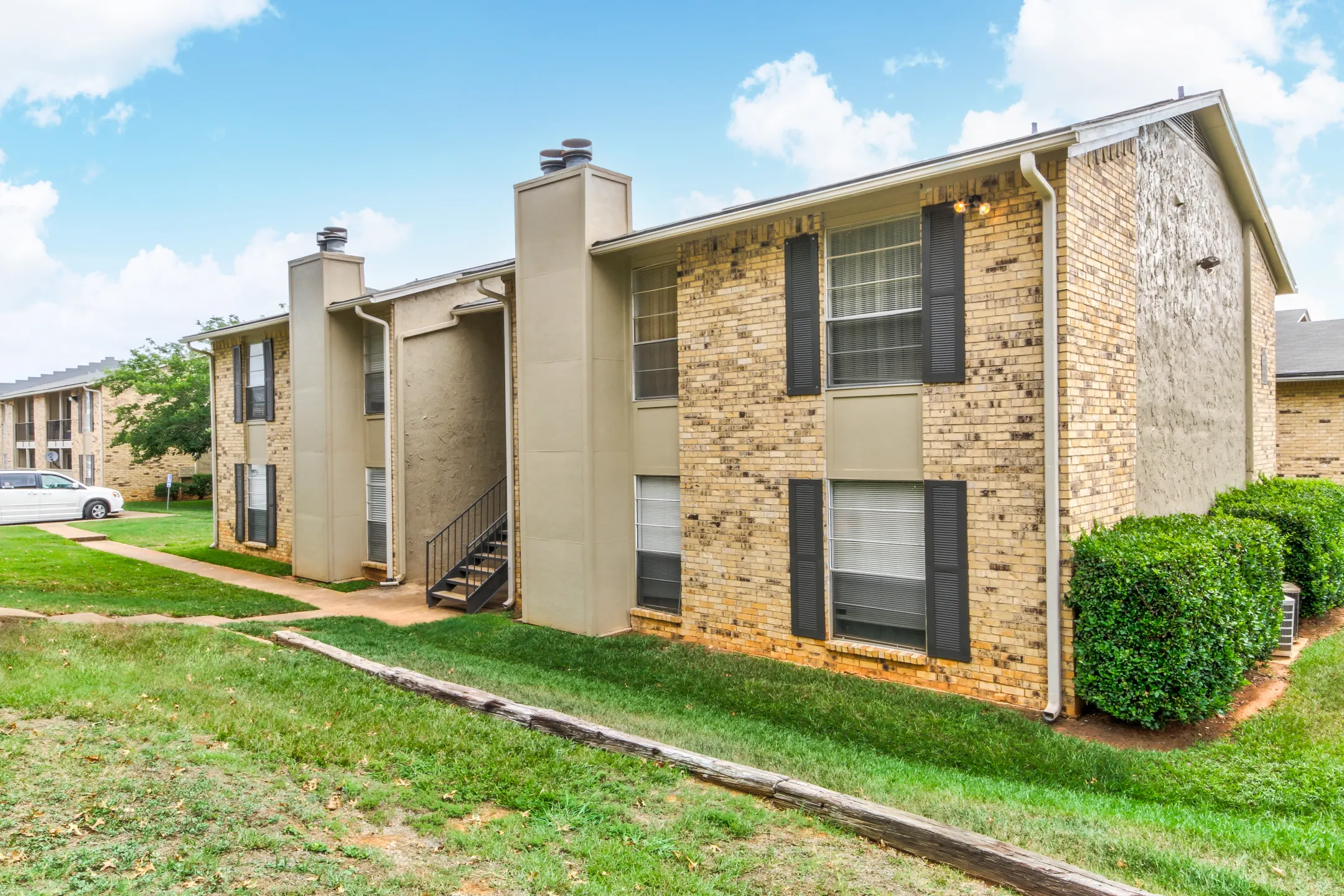 OAK HOLLOW APARTMENTS 2601 Bill Owens Pkwy Longview, TX Apartments