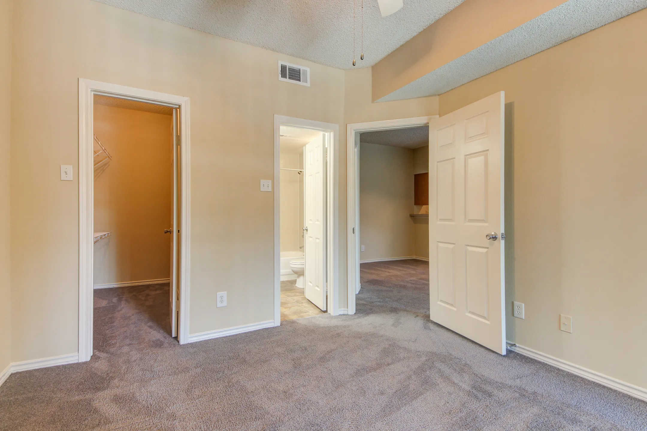 Oaks Hackberry Creek 6901 Valley View Ln Irving, TX Apartments for Rent Rent.