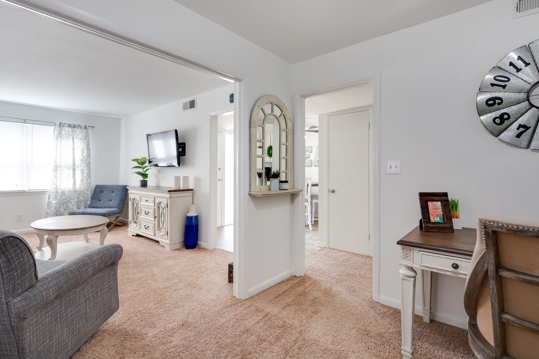 Apartments 27104