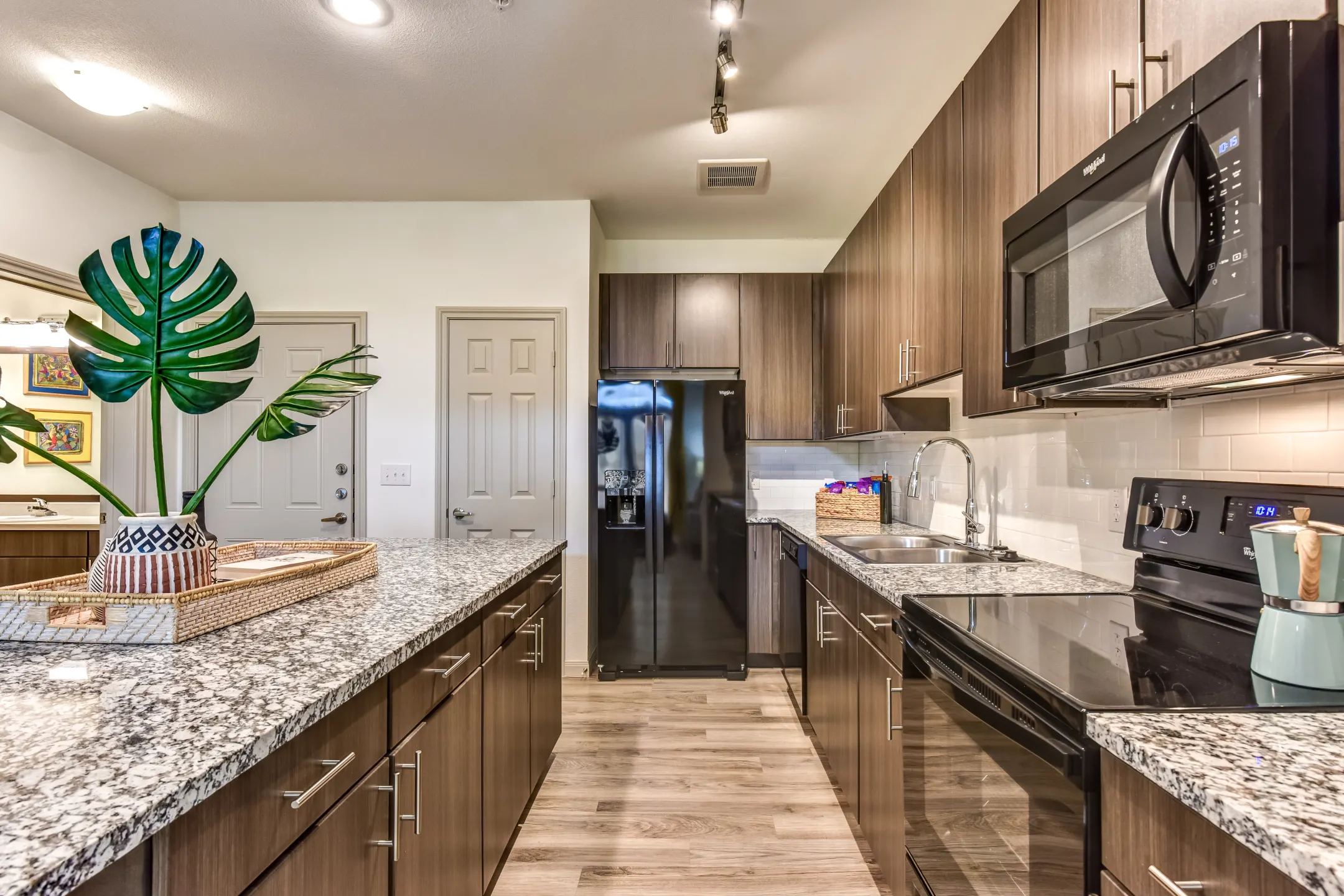 Kitchen - Forest Pines Apartments - Bryan, TX