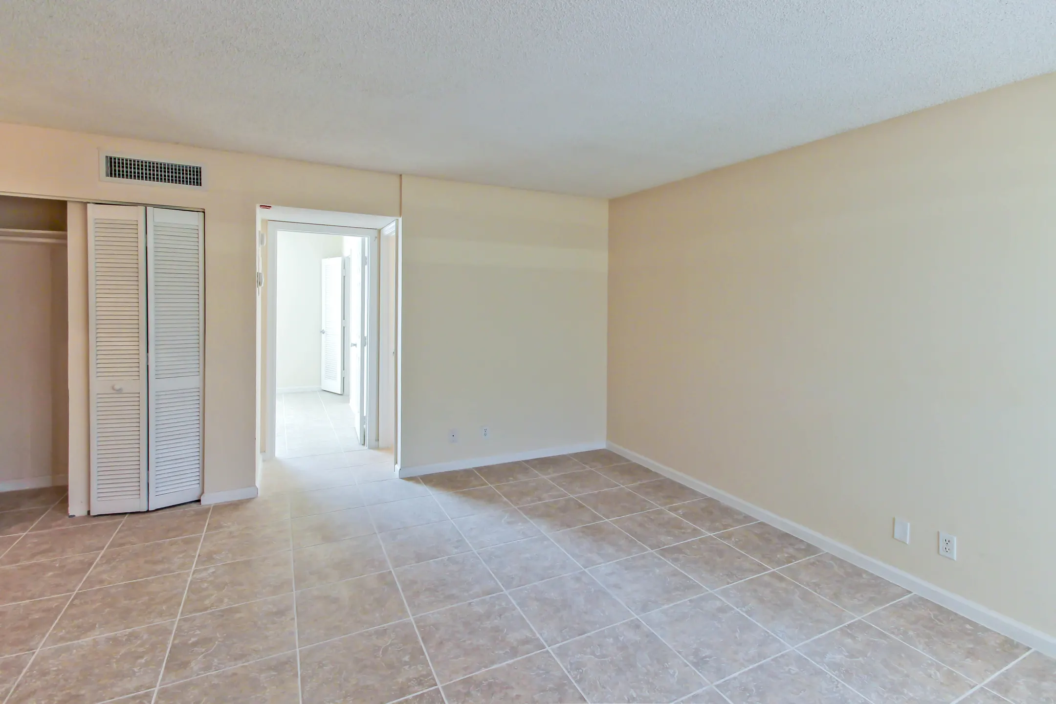 Banyan Club Apartments Deerfield Beach