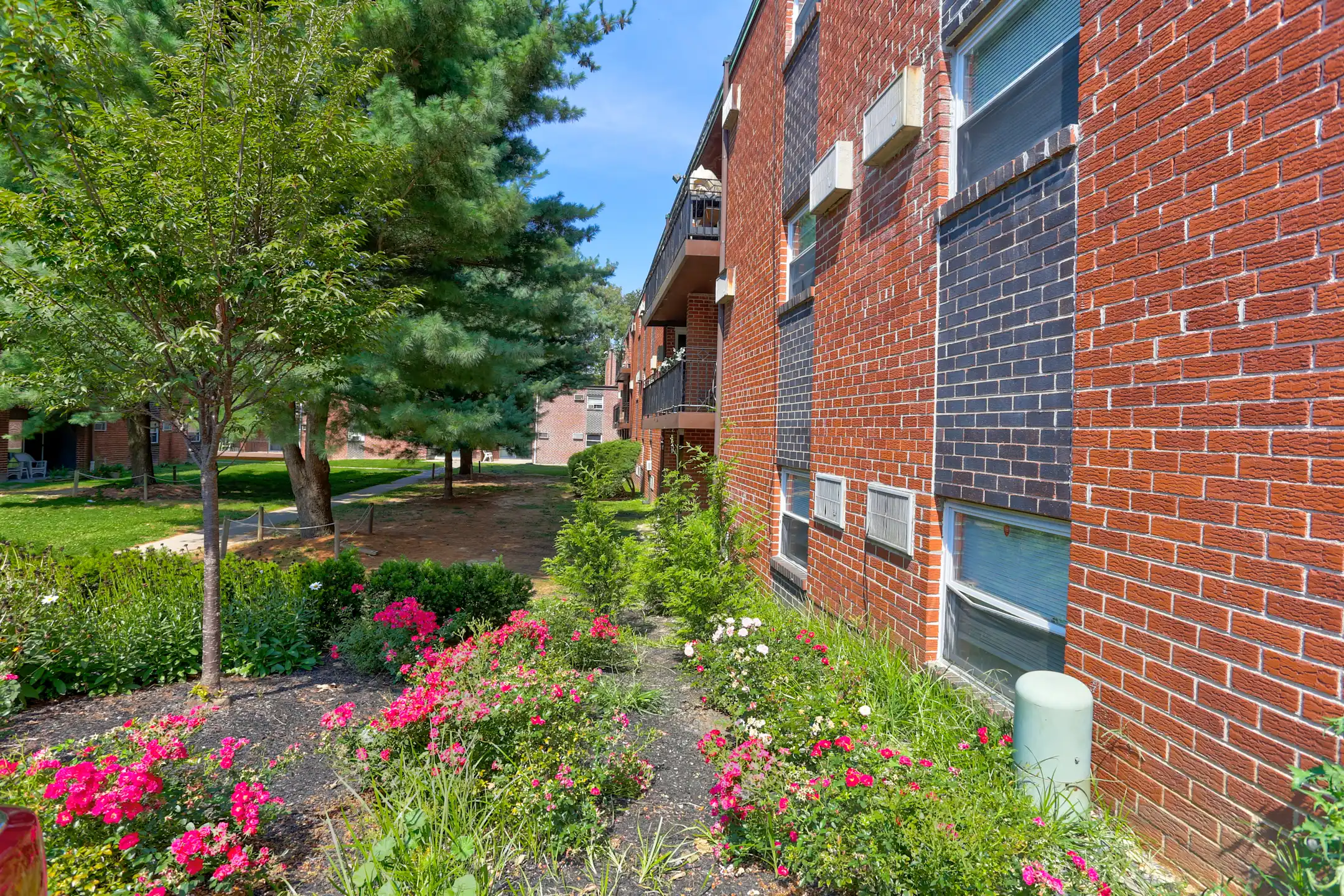The Crossings at Elmwood 1400 Macdade Blvd Woodlyn, PA Apartments