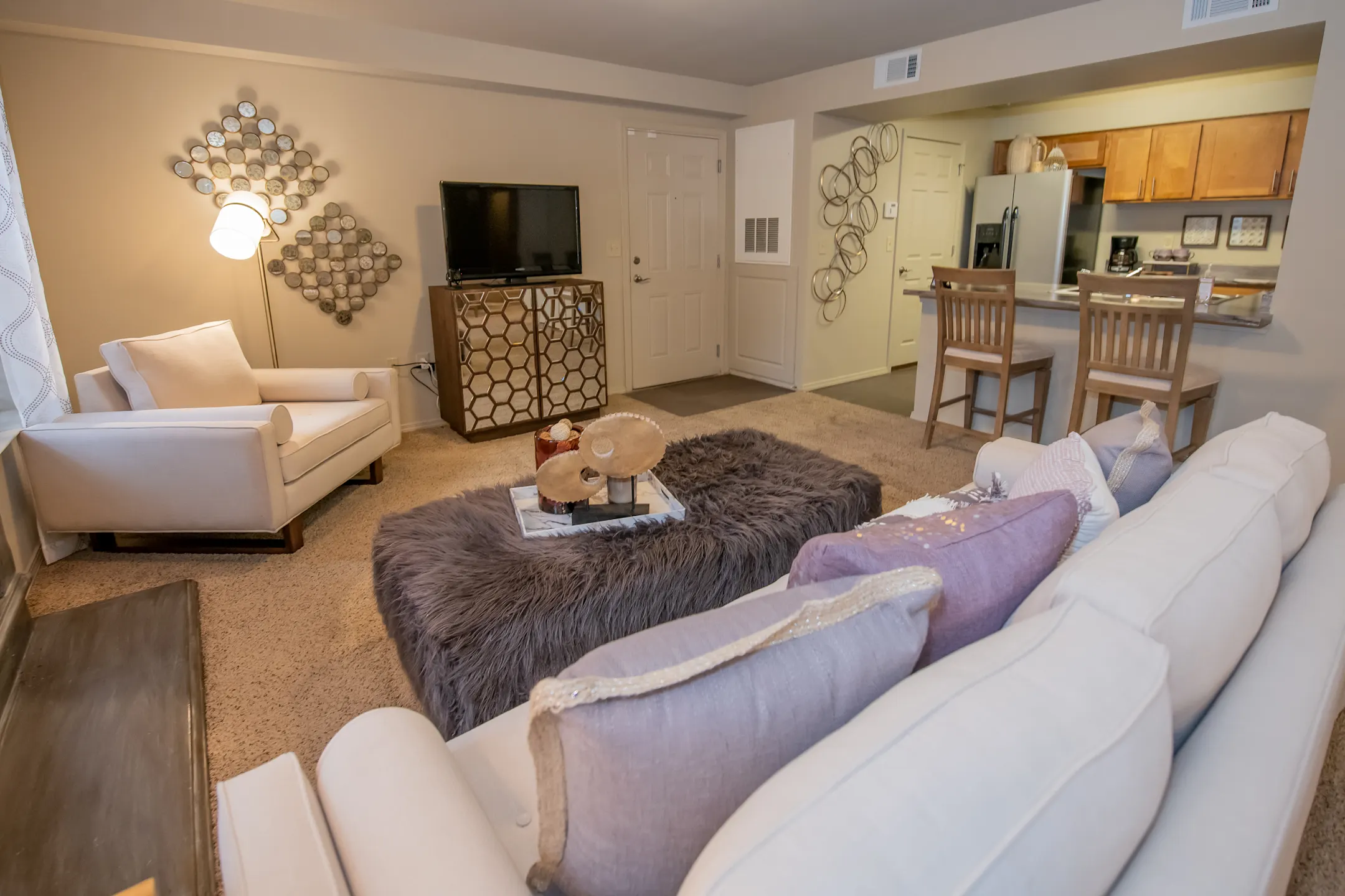 Living Room - Cascata Luxury Apartments - Tulsa, OK