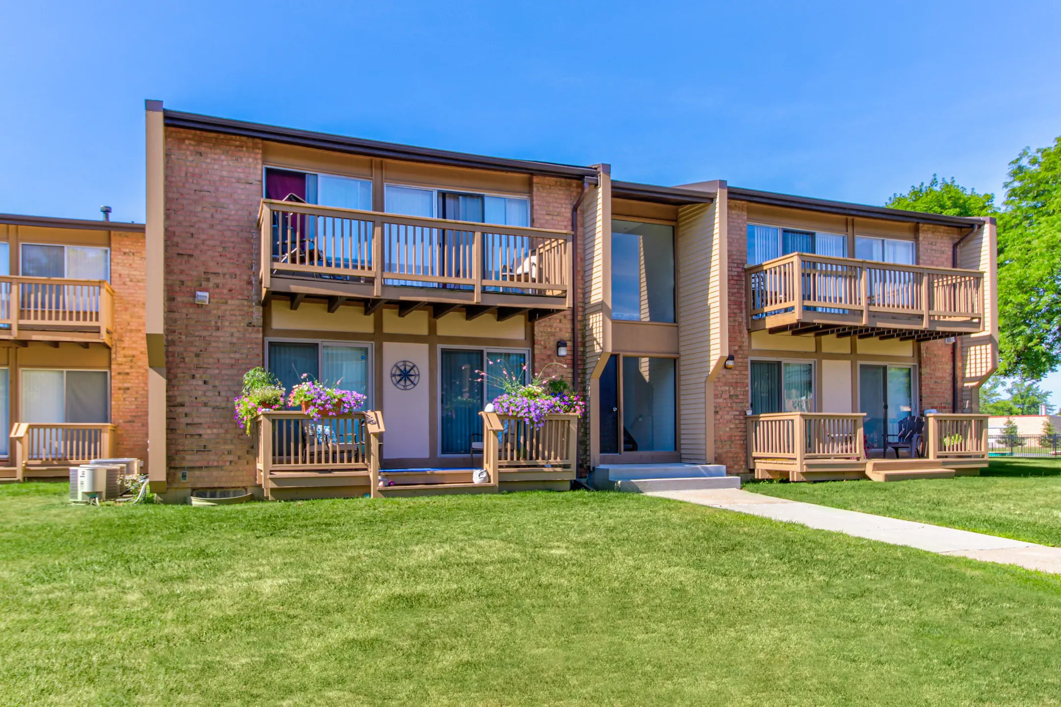 Grand Bend Club 12043 Juniper Way Grand Blanc, MI Apartments for