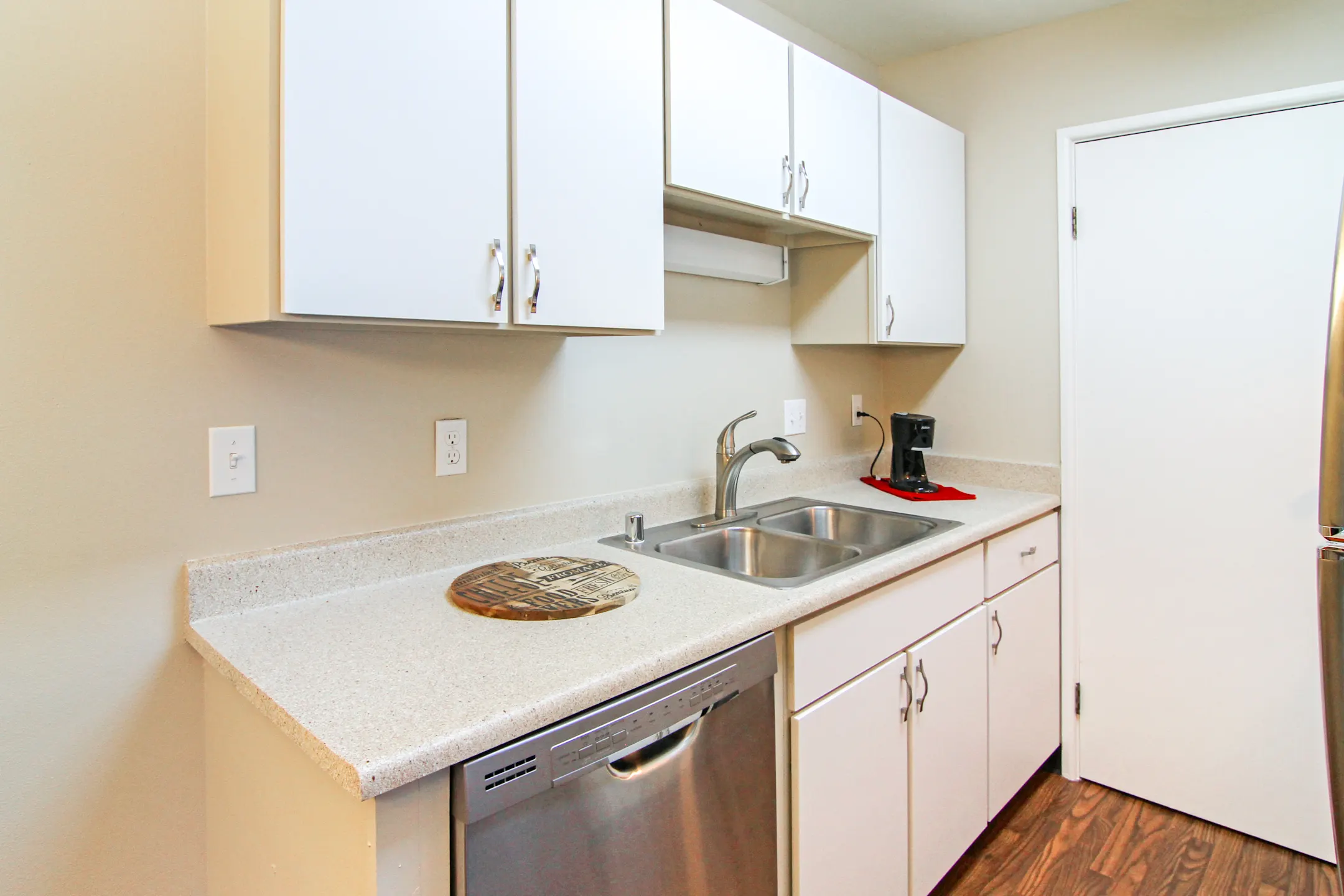 Silver Lake Apartments 917 Silver Lake Dr Portage, WI Apartments