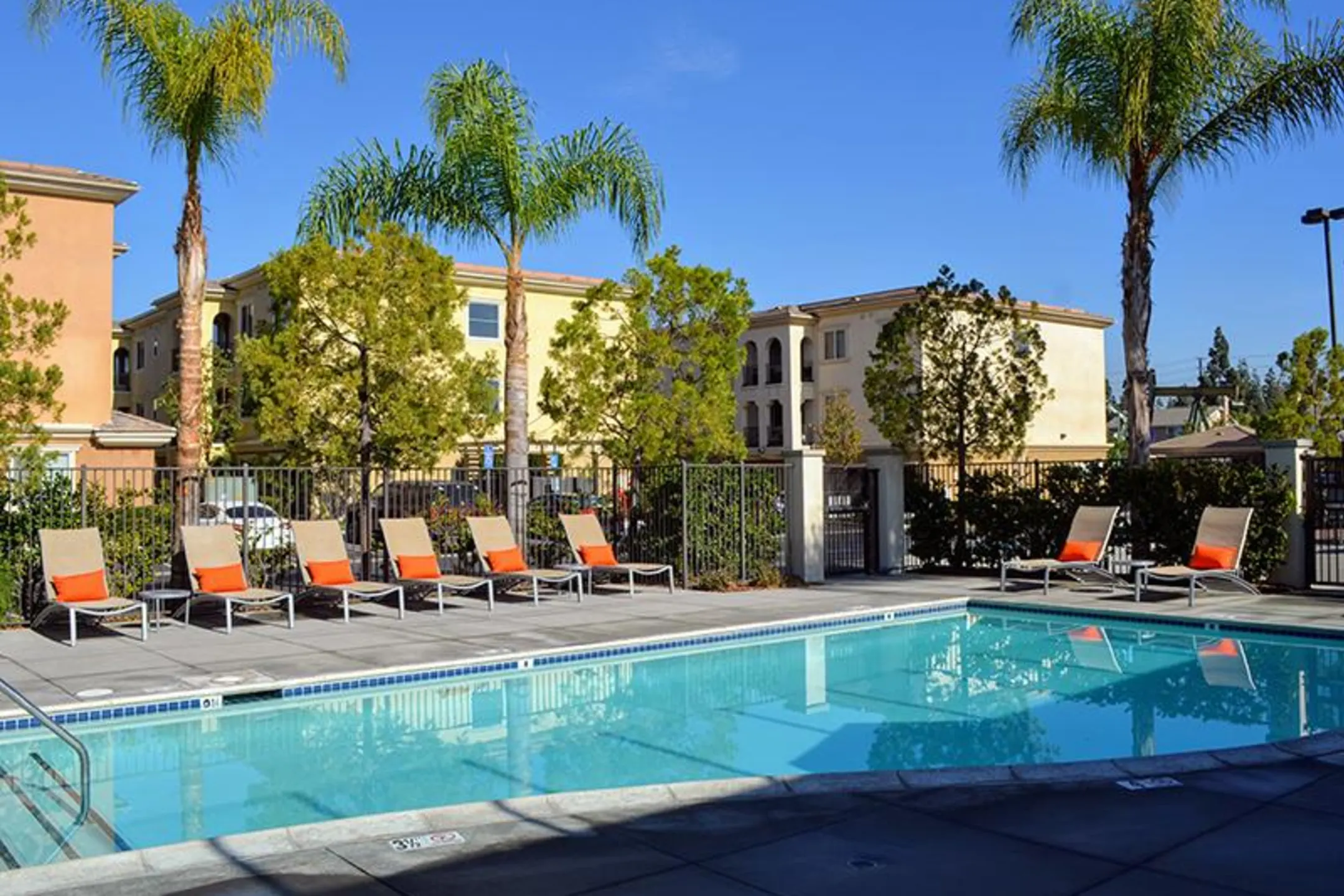 Placita Luxe Residences Apartments - Placentia, CA 92870