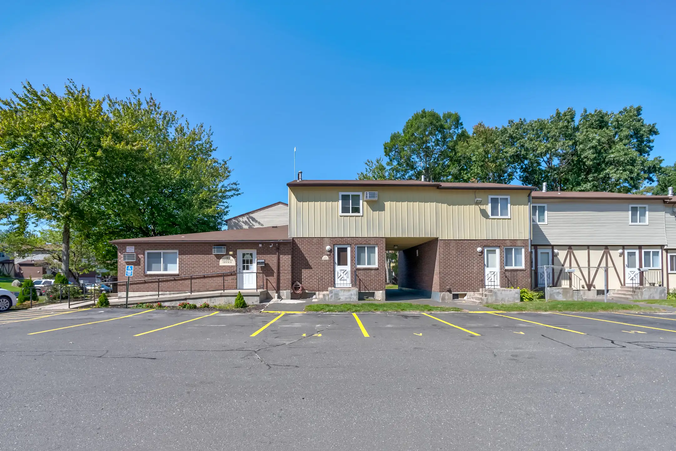 Deerfield Gardens Apartments